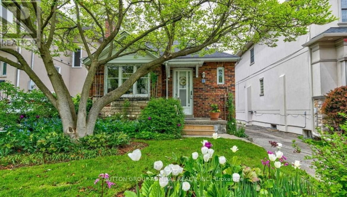 












50 CARDIFF ROAD

,
Toronto (Bridle Path-Sunnybrook-York Mills),




Ontario
M4P2P2

