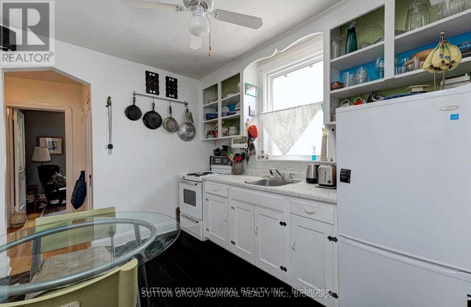 












50 CARDIFF ROAD

,
Toronto (Bridle Path-Sunnybrook-York Mills),




Ontario
M4P2P2

