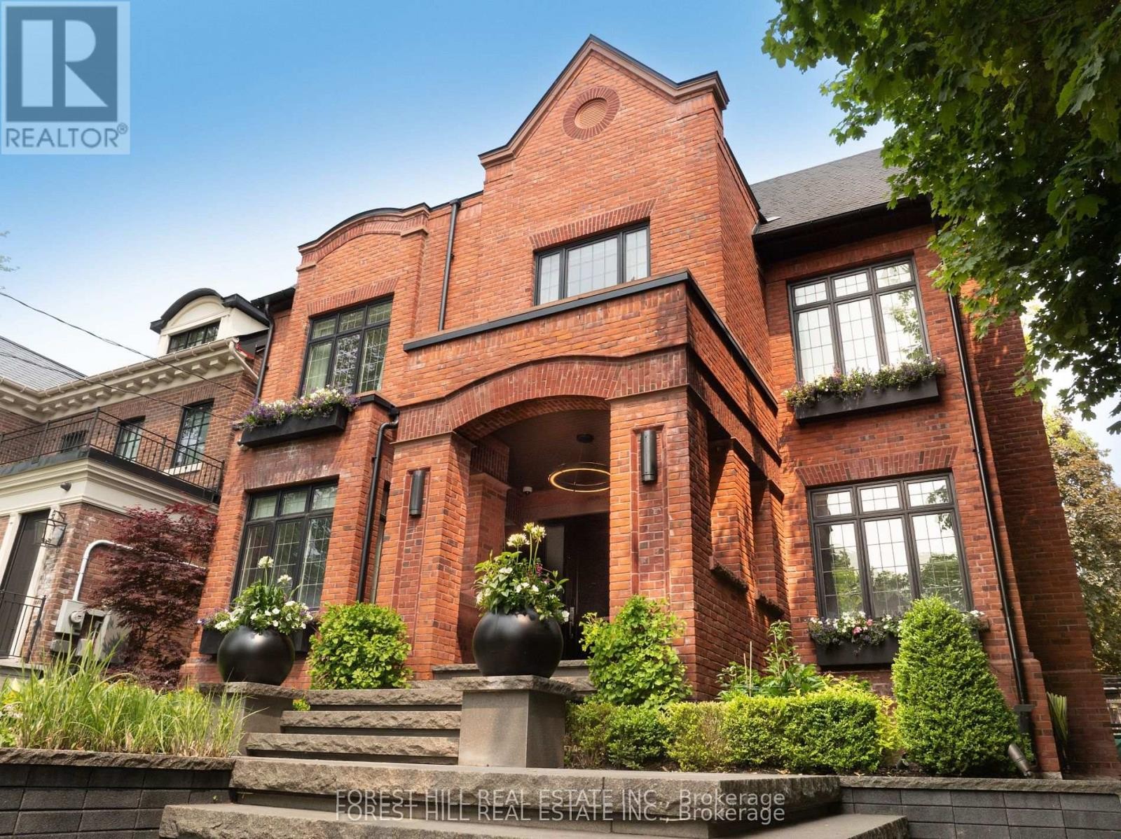 












176 BALMORAL AVENUE

,
Toronto (Casa Loma),




Ontario
M4V1J6

