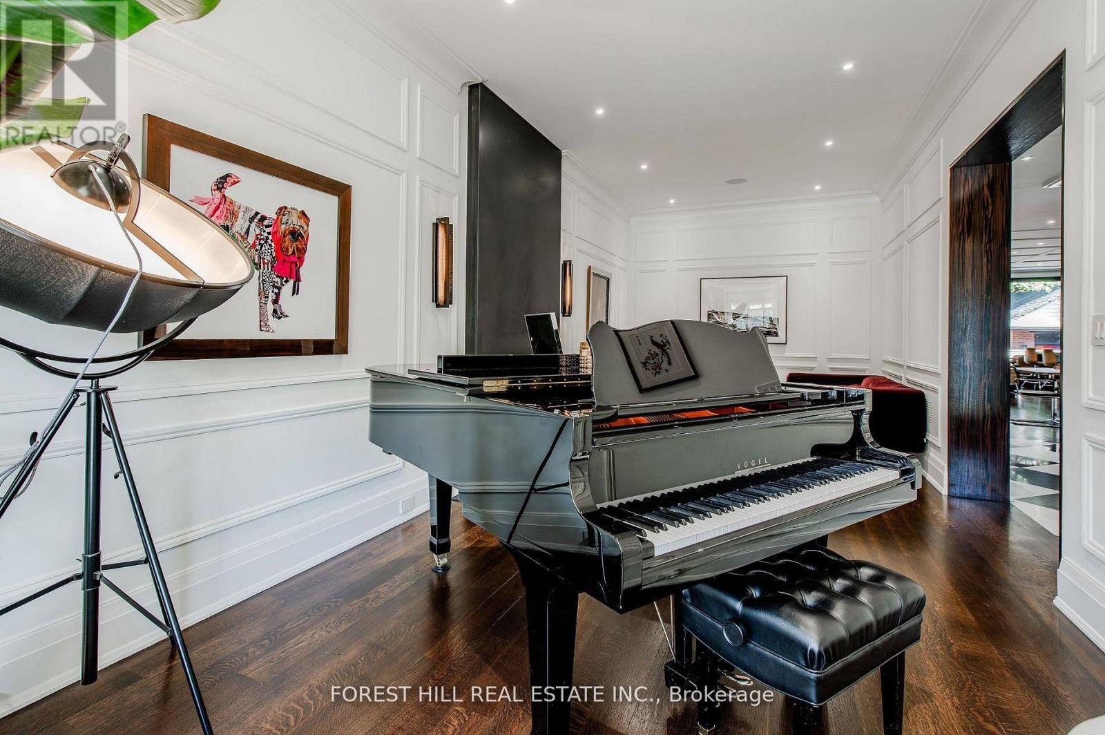 












176 BALMORAL AVENUE

,
Toronto (Casa Loma),




Ontario
M4V1J6

