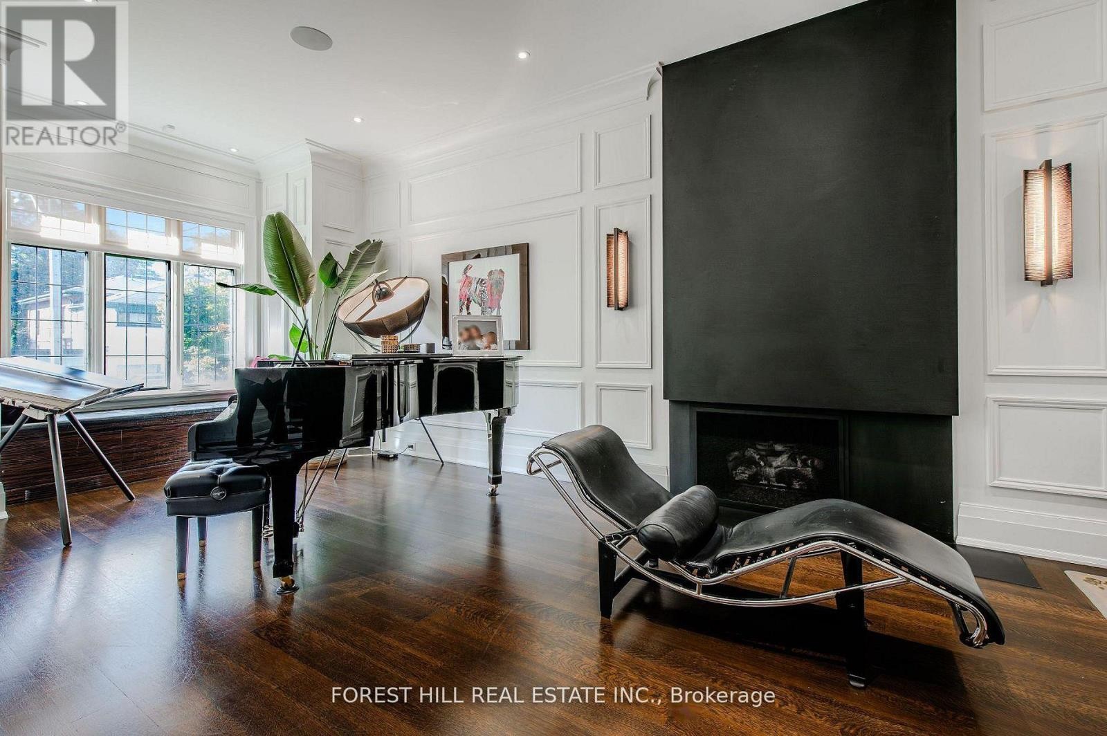 












176 BALMORAL AVENUE

,
Toronto (Casa Loma),




Ontario
M4V1J6

