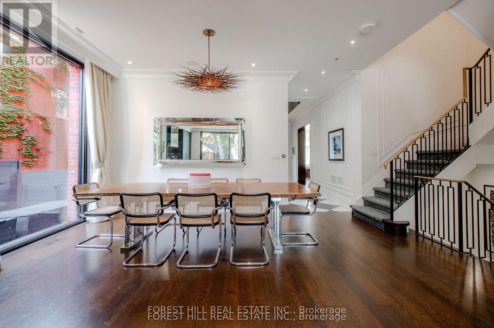 












176 BALMORAL AVENUE

,
Toronto (Casa Loma),




Ontario
M4V1J6

