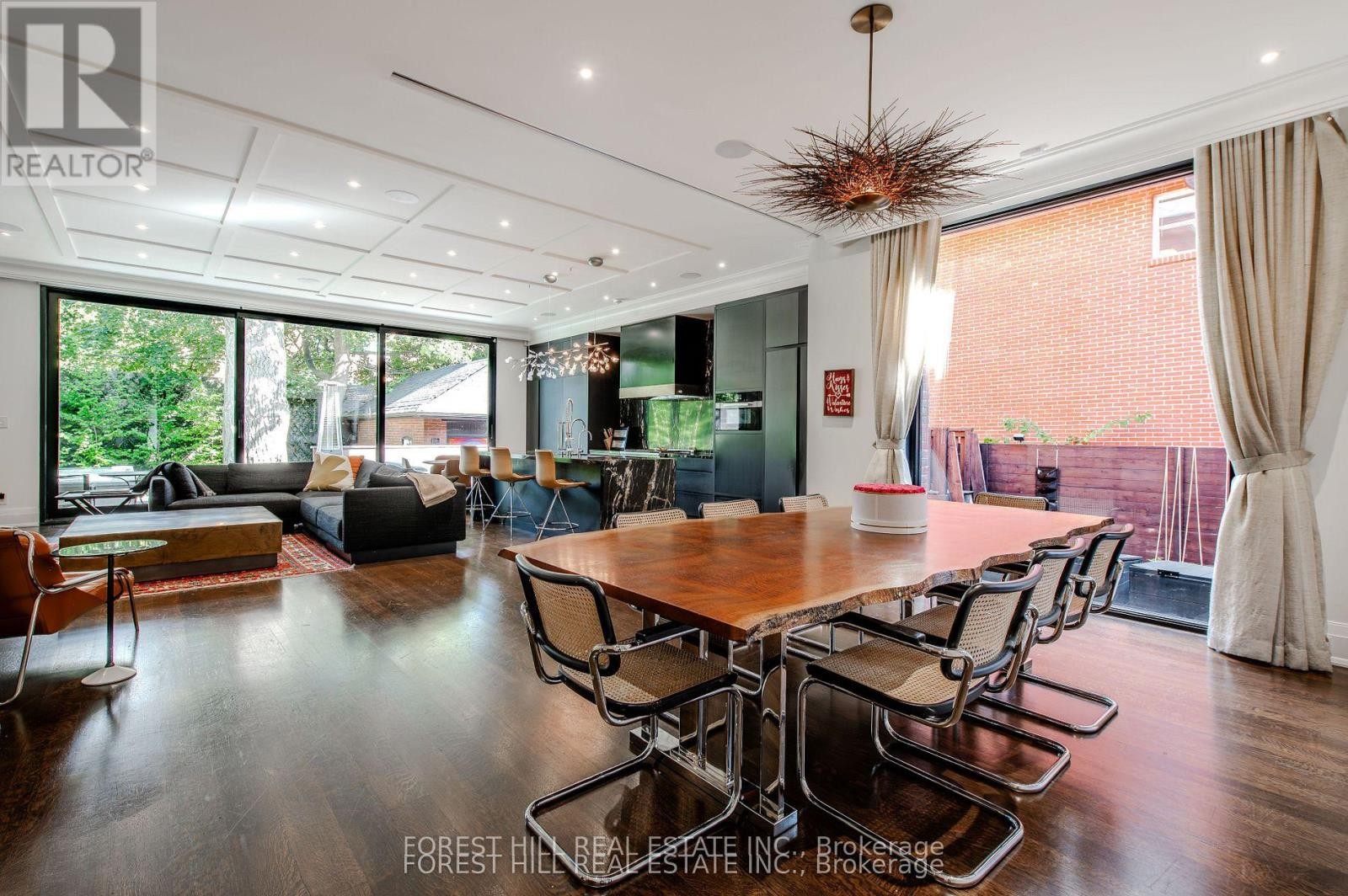 












176 BALMORAL AVENUE

,
Toronto (Casa Loma),




Ontario
M4V1J6

