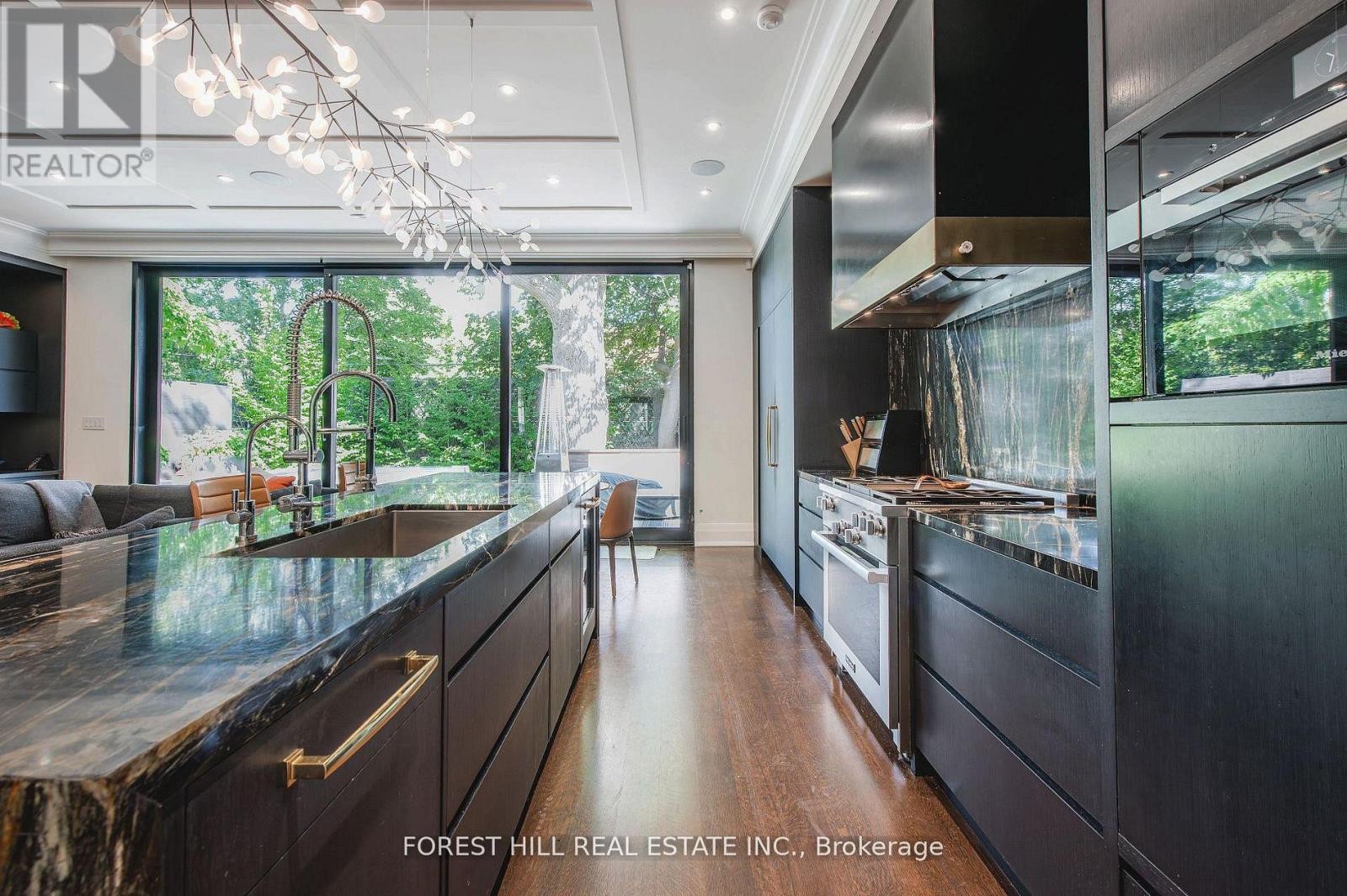 












176 BALMORAL AVENUE

,
Toronto (Casa Loma),




Ontario
M4V1J6

