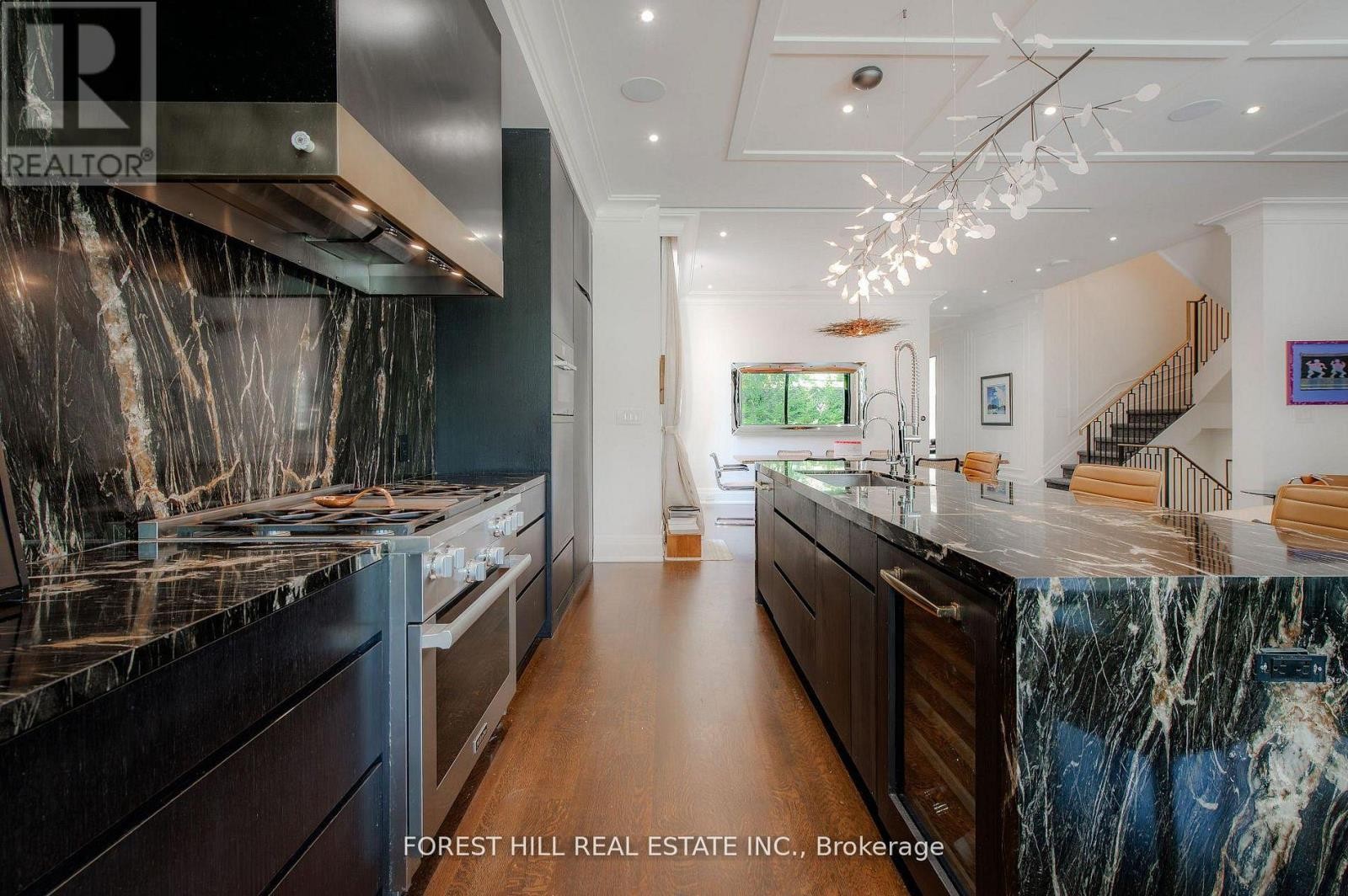 












176 BALMORAL AVENUE

,
Toronto (Casa Loma),




Ontario
M4V1J6

