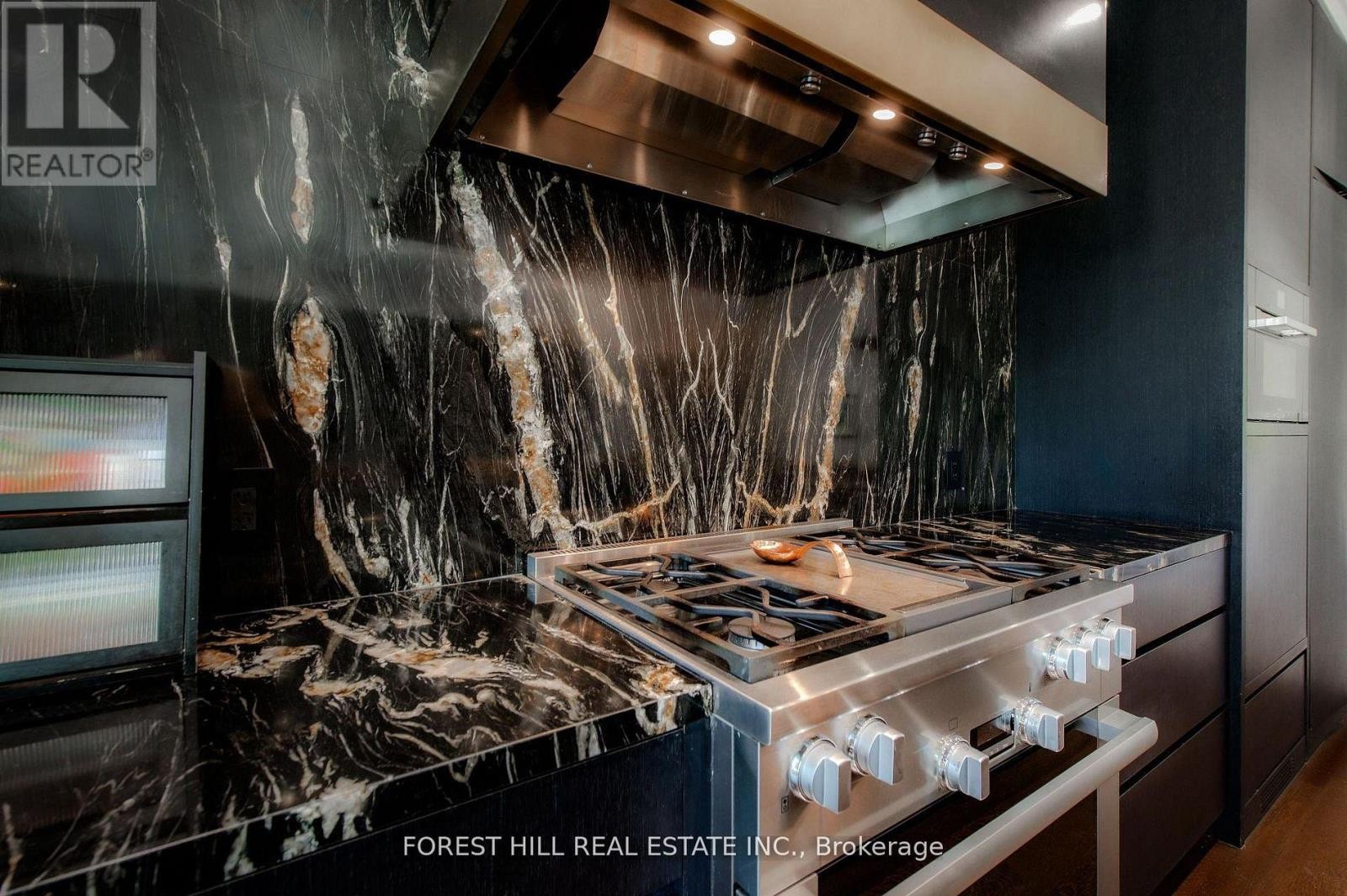 












176 BALMORAL AVENUE

,
Toronto (Casa Loma),




Ontario
M4V1J6

