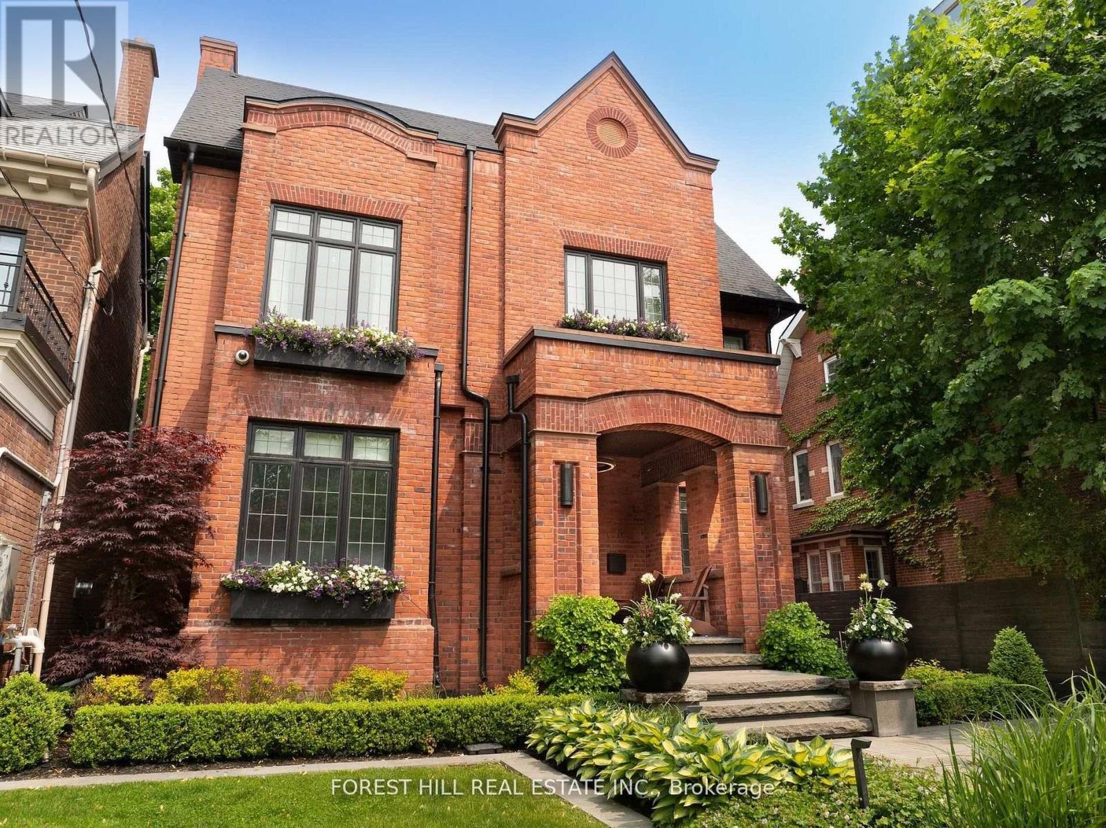 












176 BALMORAL AVENUE

,
Toronto (Casa Loma),




Ontario
M4V1J6

