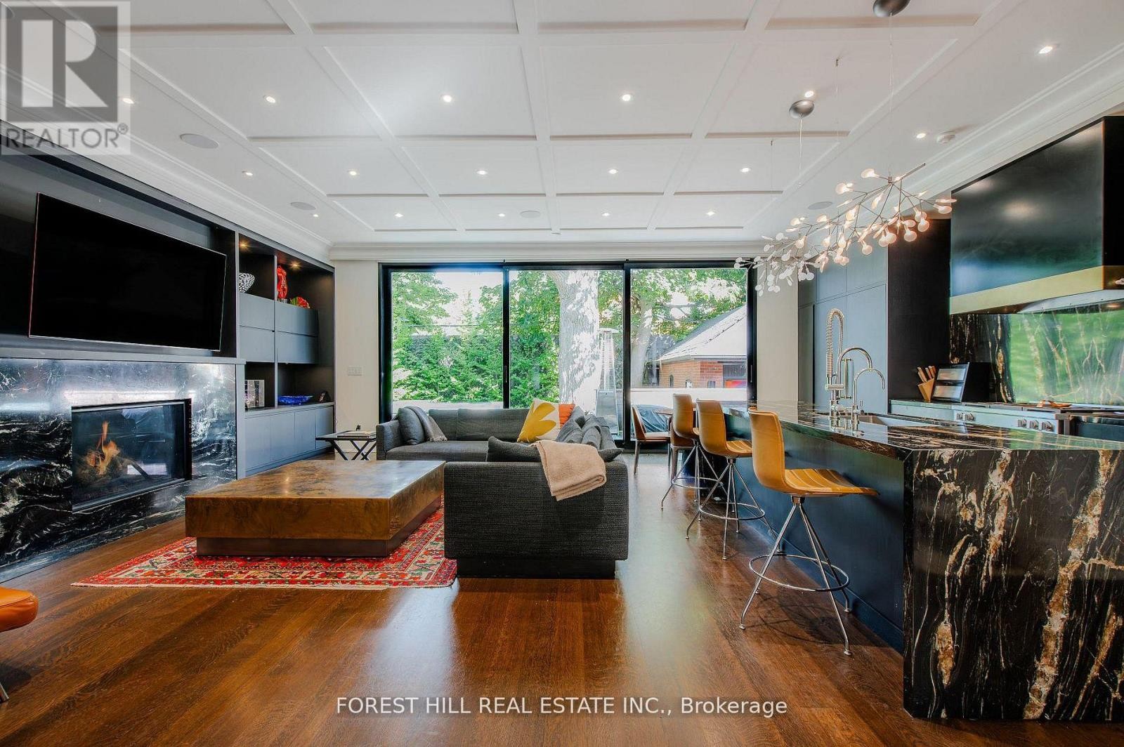 












176 BALMORAL AVENUE

,
Toronto (Casa Loma),




Ontario
M4V1J6

