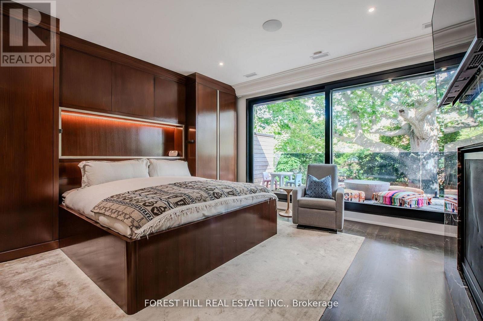 












176 BALMORAL AVENUE

,
Toronto (Casa Loma),




Ontario
M4V1J6

