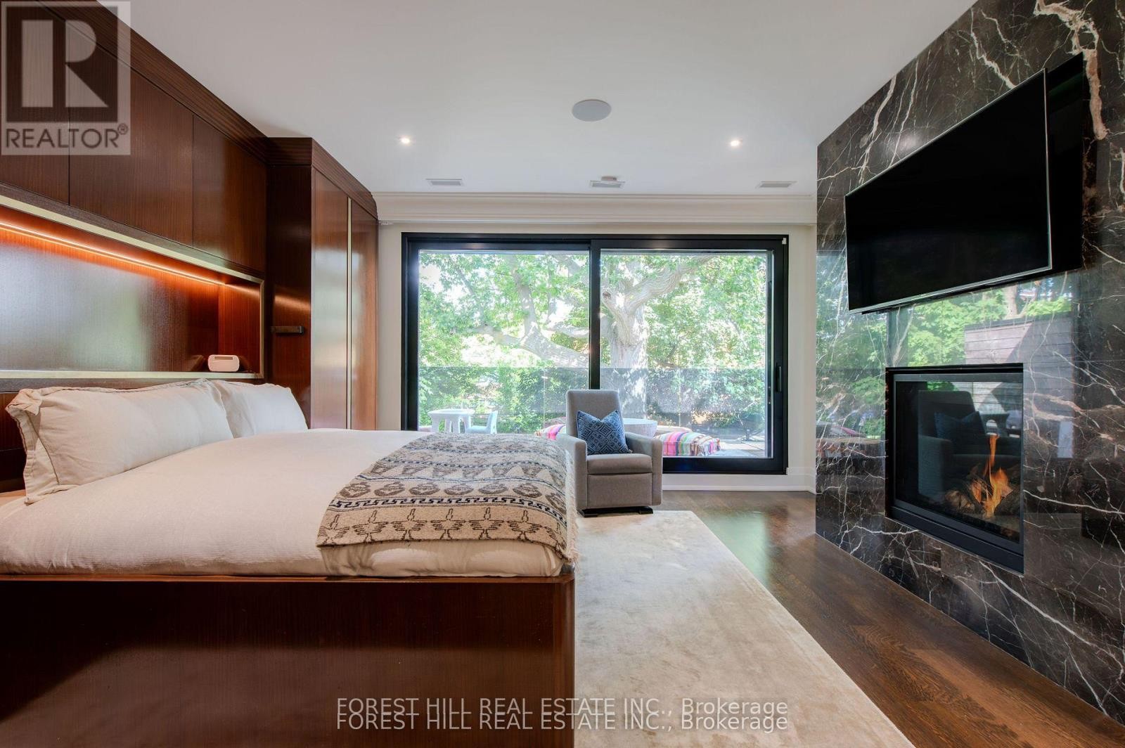 












176 BALMORAL AVENUE

,
Toronto (Casa Loma),




Ontario
M4V1J6

