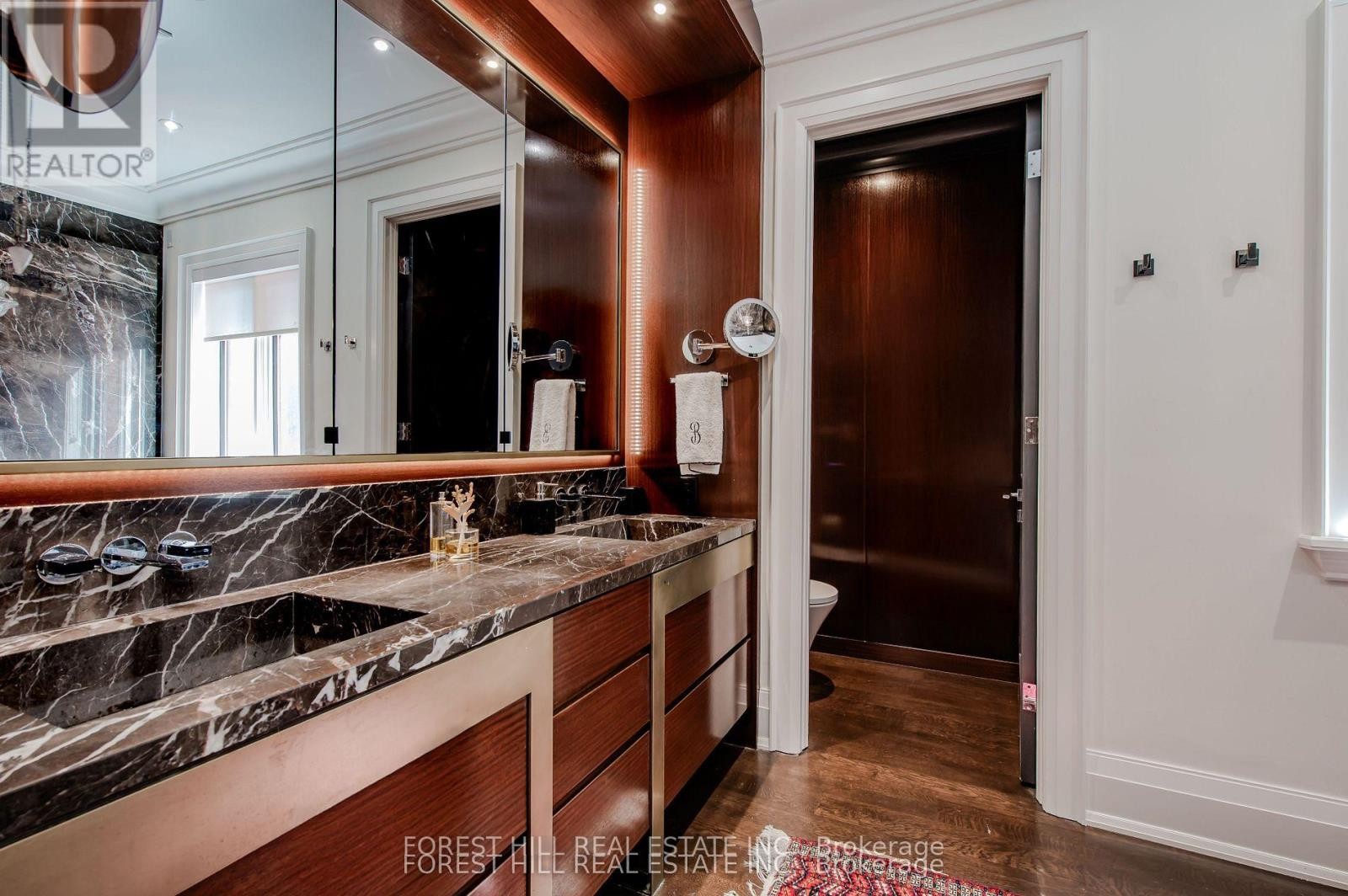 












176 BALMORAL AVENUE

,
Toronto (Casa Loma),




Ontario
M4V1J6

