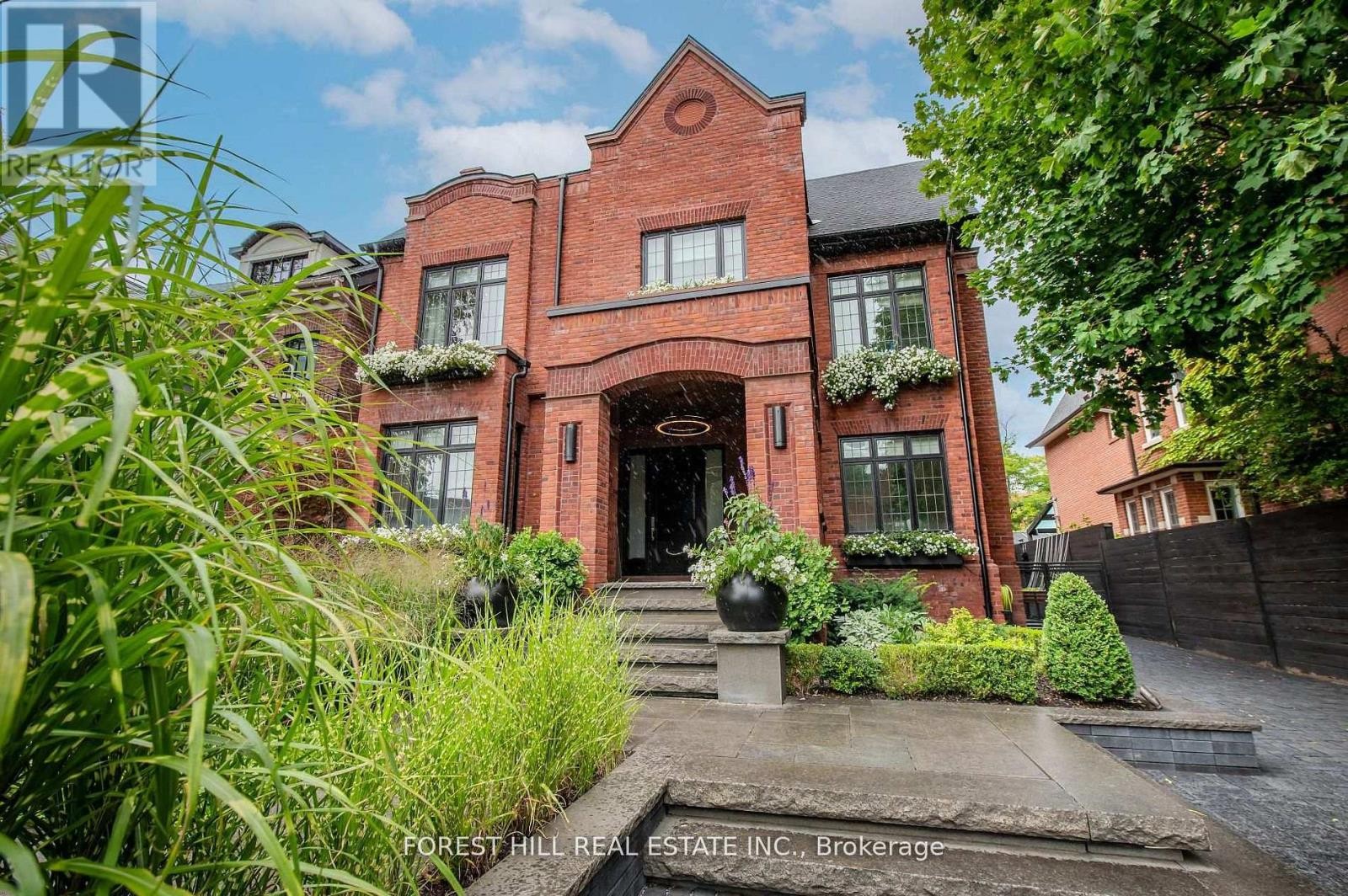 












176 BALMORAL AVENUE

,
Toronto (Casa Loma),




Ontario
M4V1J6

