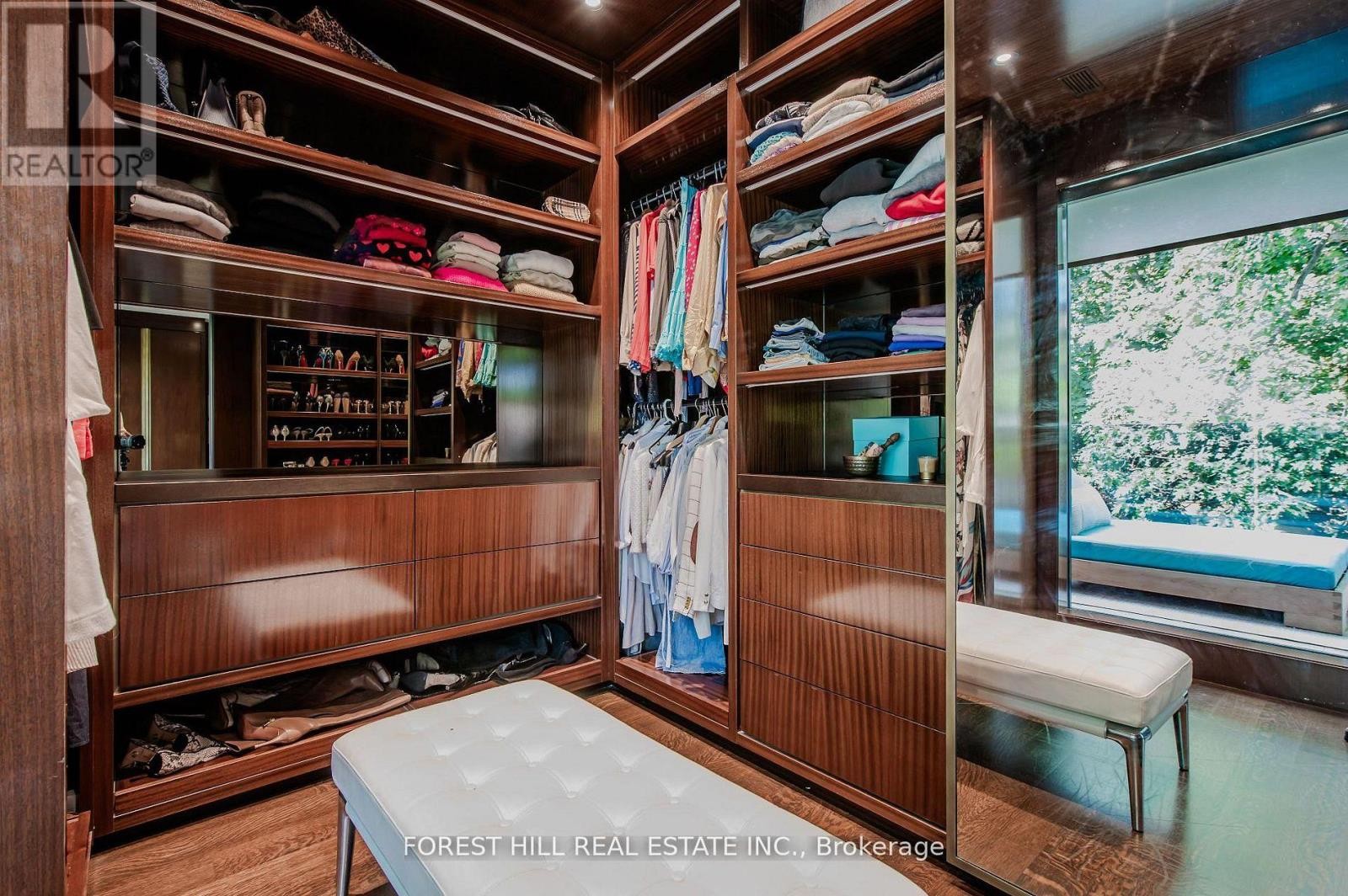 












176 BALMORAL AVENUE

,
Toronto (Casa Loma),




Ontario
M4V1J6

