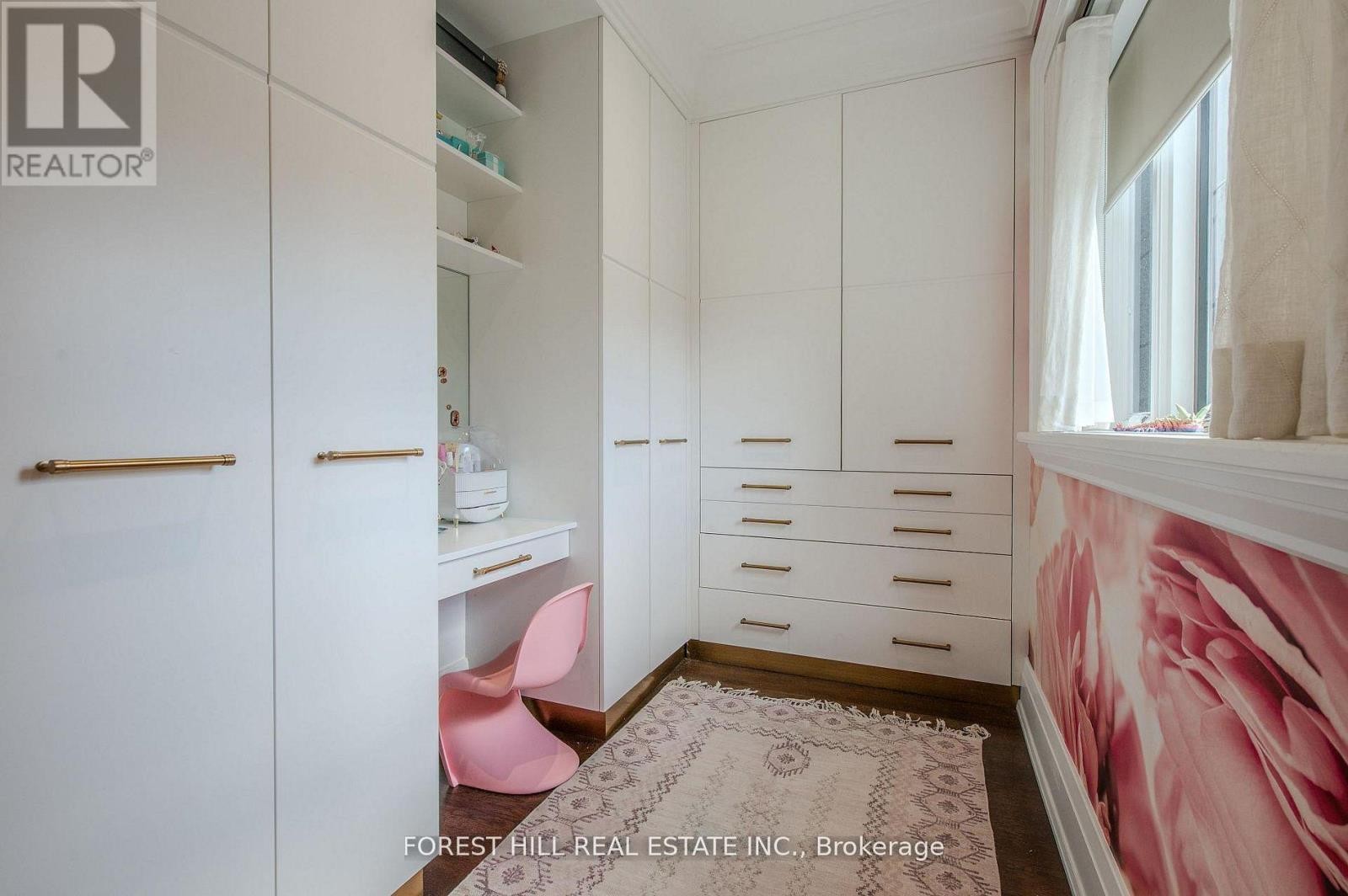 












176 BALMORAL AVENUE

,
Toronto (Casa Loma),




Ontario
M4V1J6

