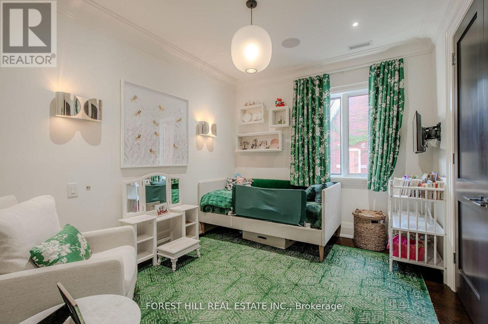 












176 BALMORAL AVENUE

,
Toronto (Casa Loma),




Ontario
M4V1J6

