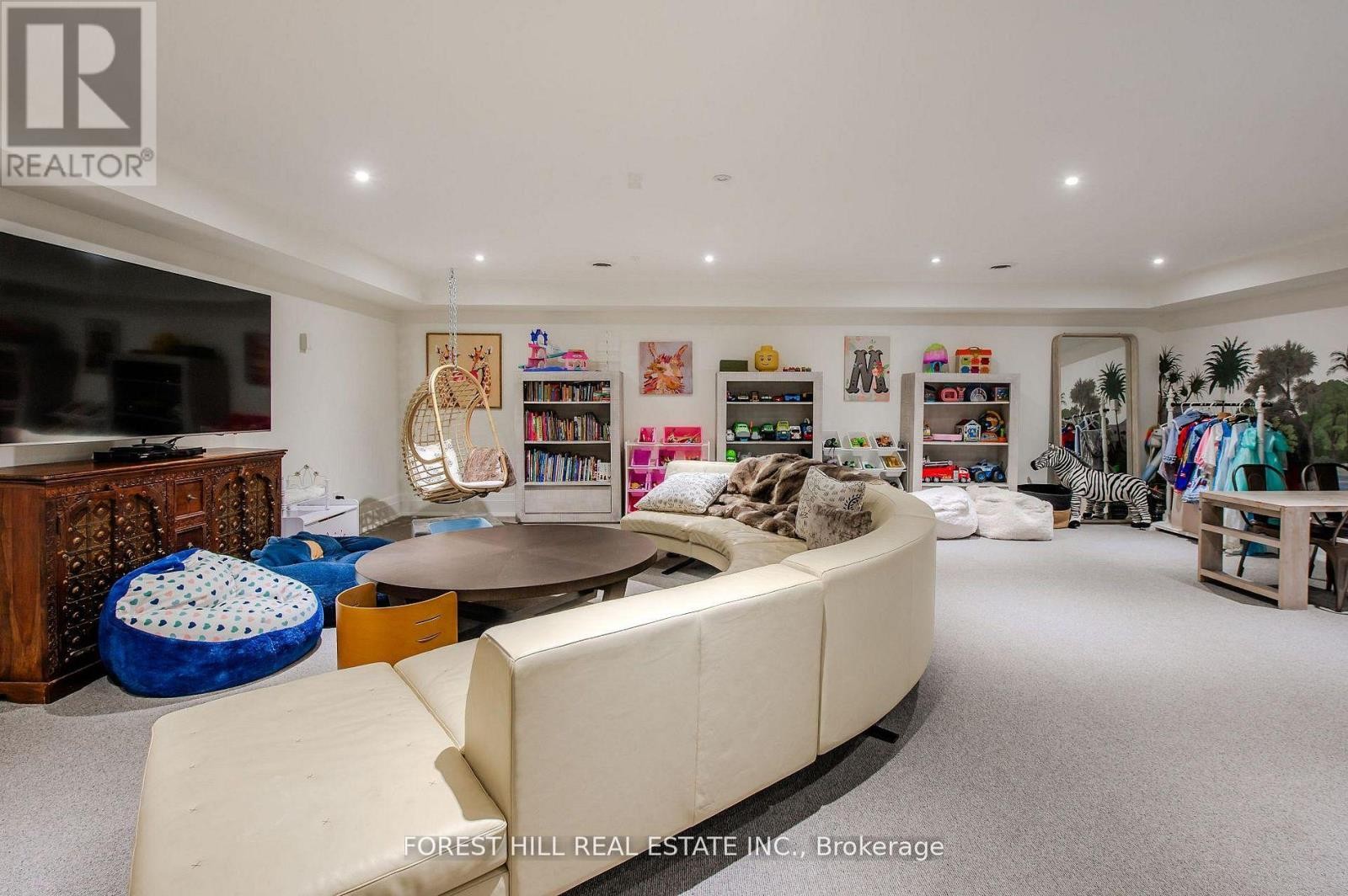 












176 BALMORAL AVENUE

,
Toronto (Casa Loma),




Ontario
M4V1J6

