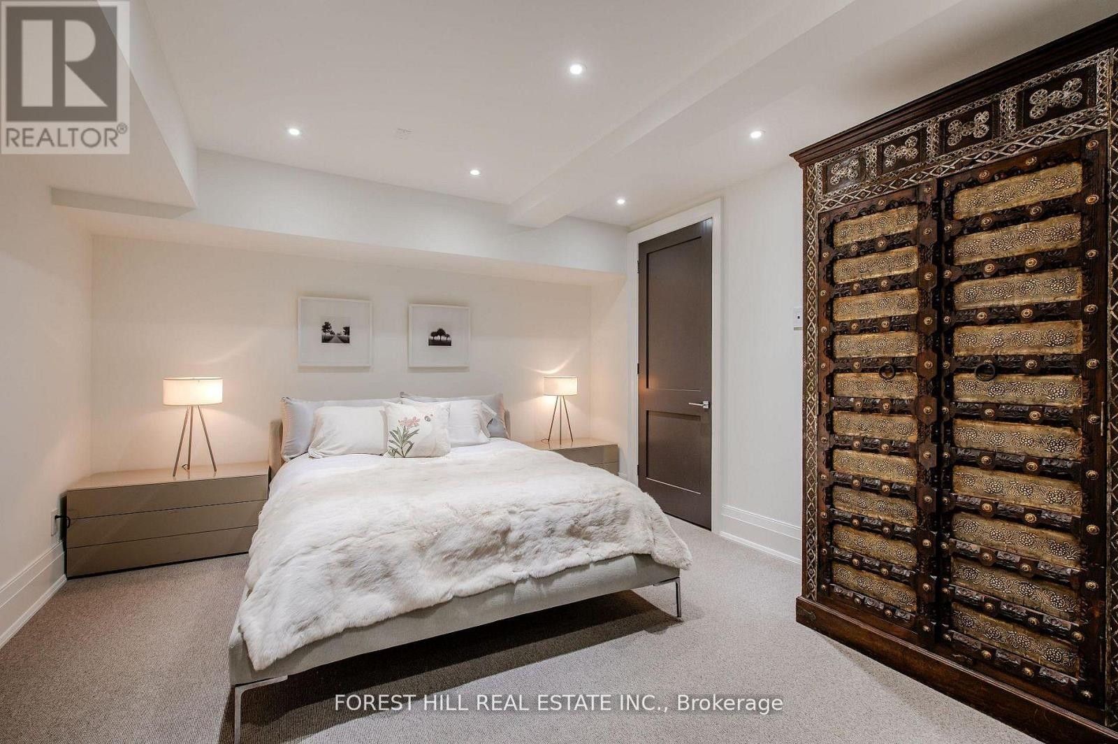 












176 BALMORAL AVENUE

,
Toronto (Casa Loma),




Ontario
M4V1J6

