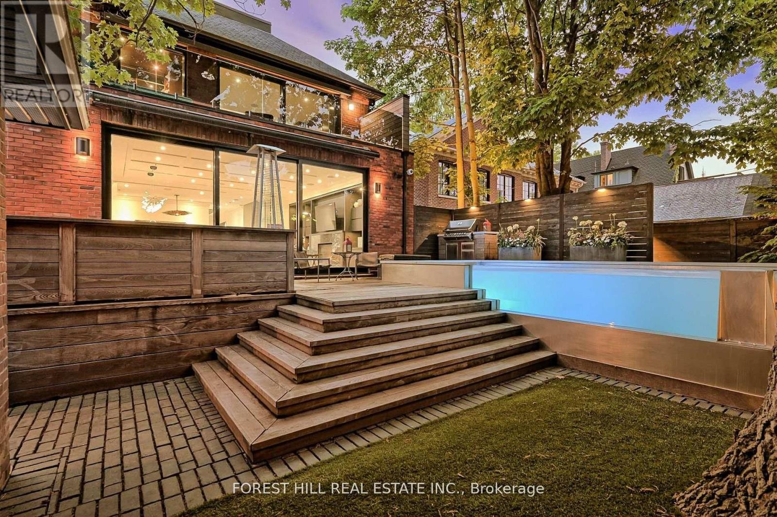 












176 BALMORAL AVENUE

,
Toronto (Casa Loma),




Ontario
M4V1J6

