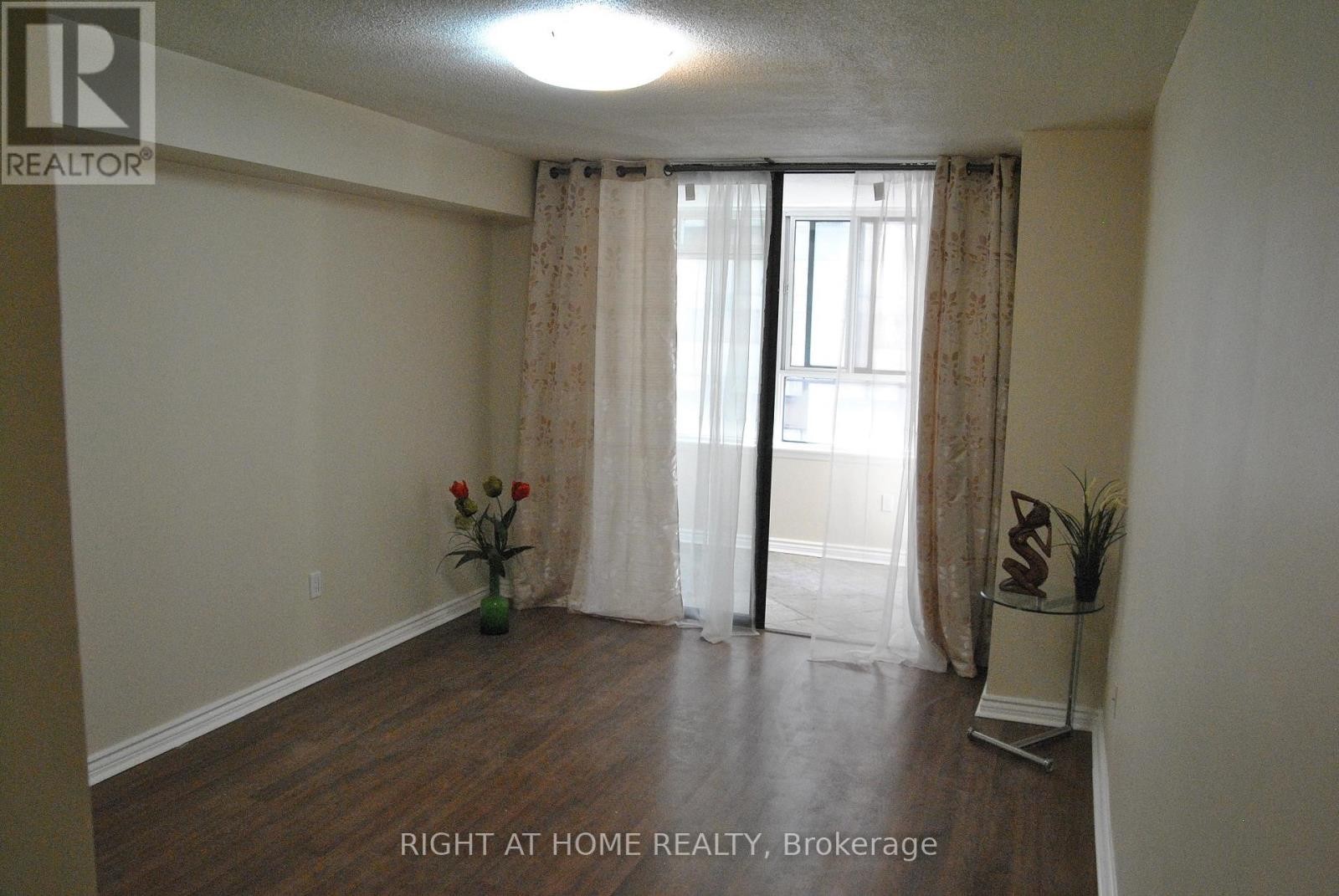 












607 - 45 CARLTON STREET

,
Toronto (Church-Yonge Corridor),




Ontario
M5B2H9

