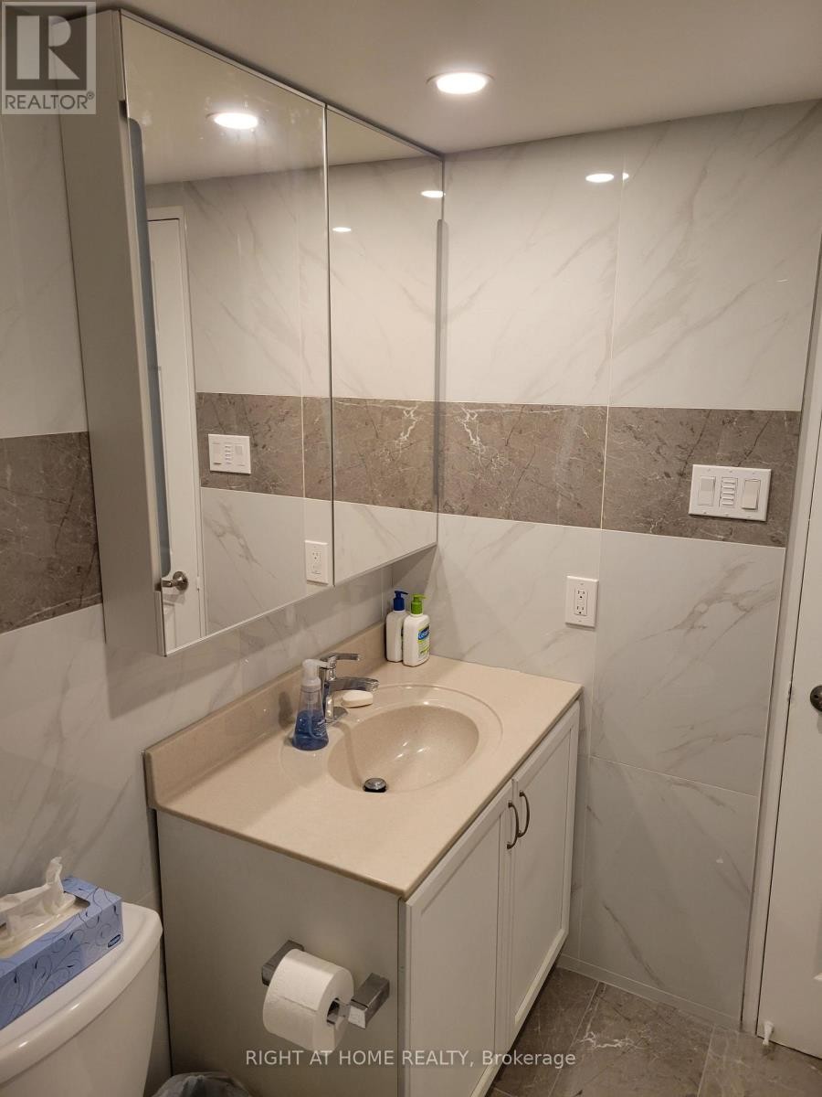 












607 - 45 CARLTON STREET

,
Toronto (Church-Yonge Corridor),




Ontario
M5B2H9

