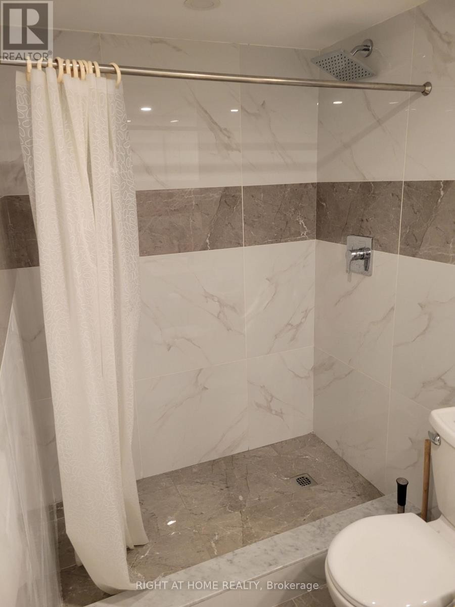 












607 - 45 CARLTON STREET

,
Toronto (Church-Yonge Corridor),




Ontario
M5B2H9

