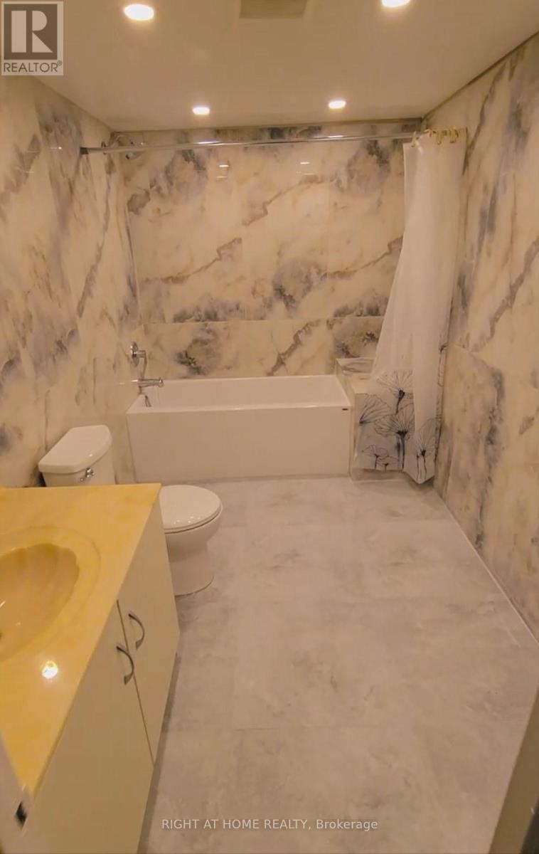 












607 - 45 CARLTON STREET

,
Toronto (Church-Yonge Corridor),




Ontario
M5B2H9

