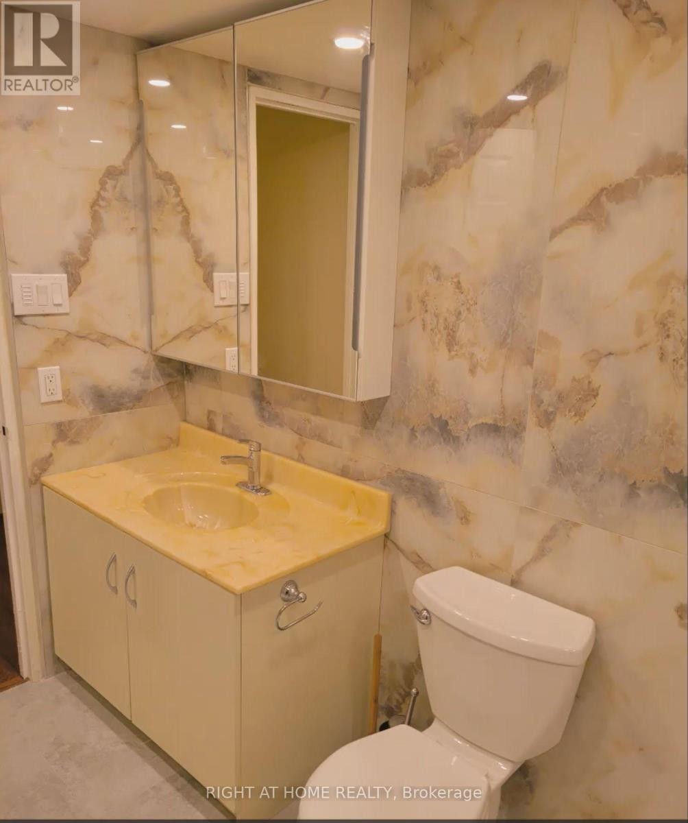 












607 - 45 CARLTON STREET

,
Toronto (Church-Yonge Corridor),




Ontario
M5B2H9

