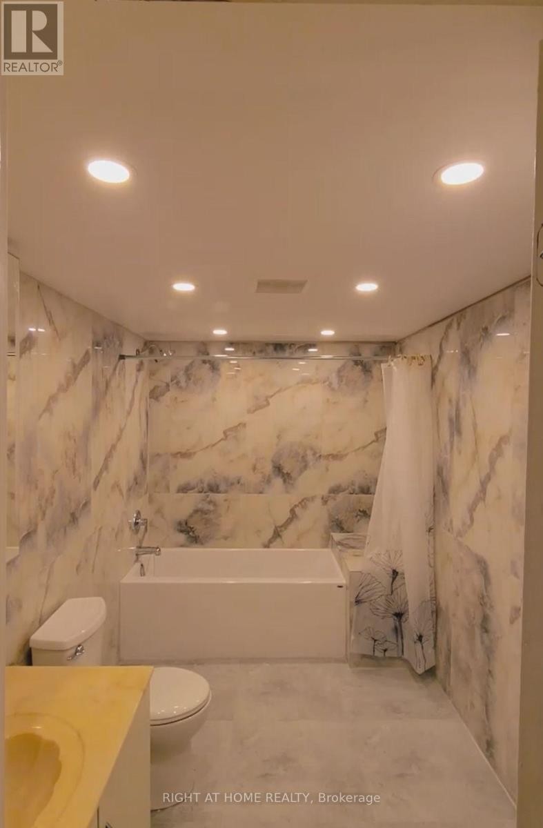 












607 - 45 CARLTON STREET

,
Toronto (Church-Yonge Corridor),




Ontario
M5B2H9

