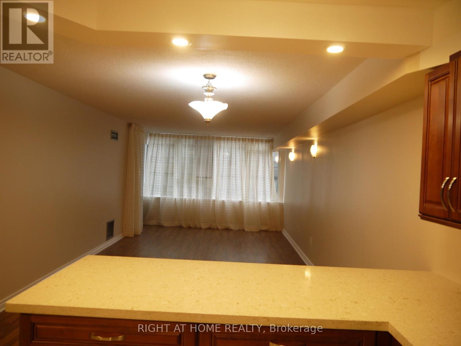 












607 - 45 CARLTON STREET

,
Toronto (Church-Yonge Corridor),




Ontario
M5B2H9

