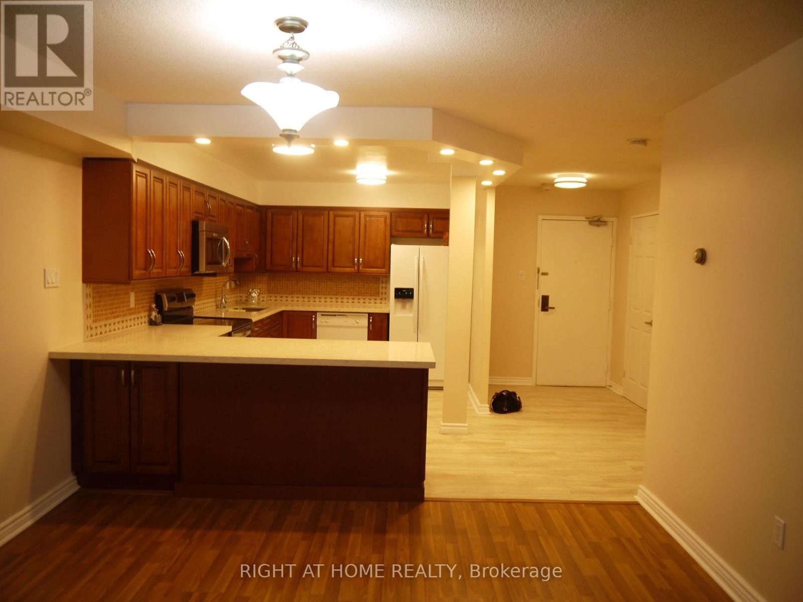 












607 - 45 CARLTON STREET

,
Toronto (Church-Yonge Corridor),




Ontario
M5B2H9

