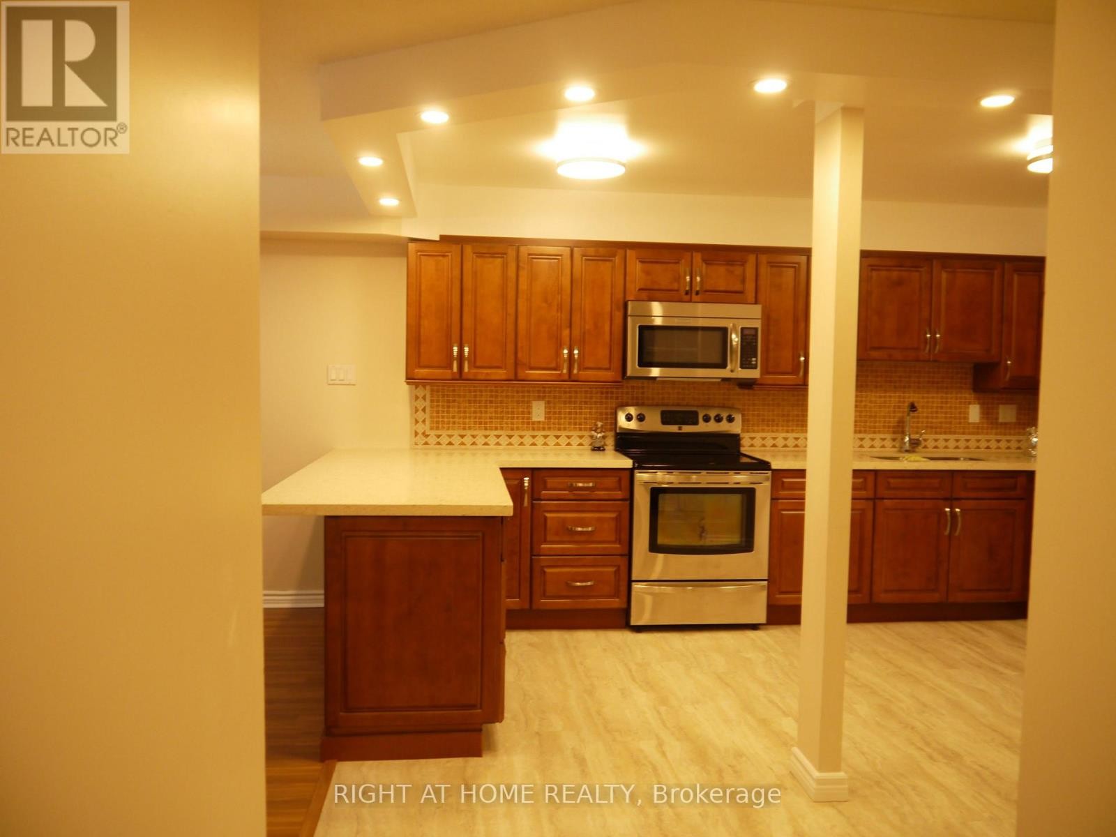 












607 - 45 CARLTON STREET

,
Toronto (Church-Yonge Corridor),




Ontario
M5B2H9

