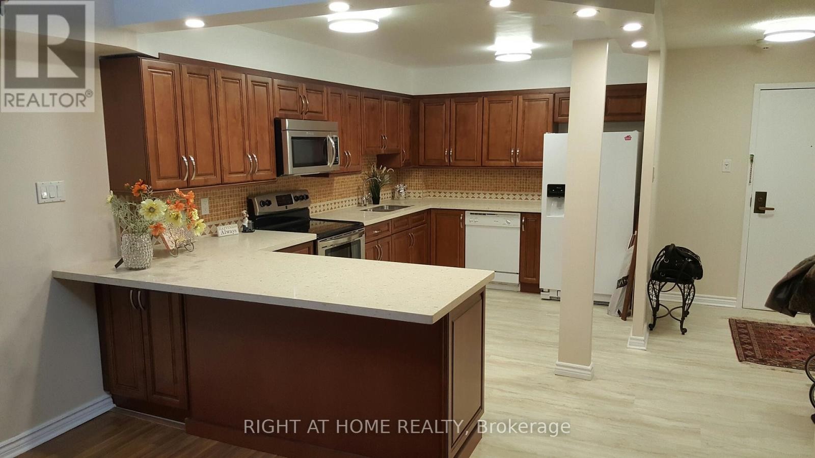 












607 - 45 CARLTON STREET

,
Toronto (Church-Yonge Corridor),




Ontario
M5B2H9

