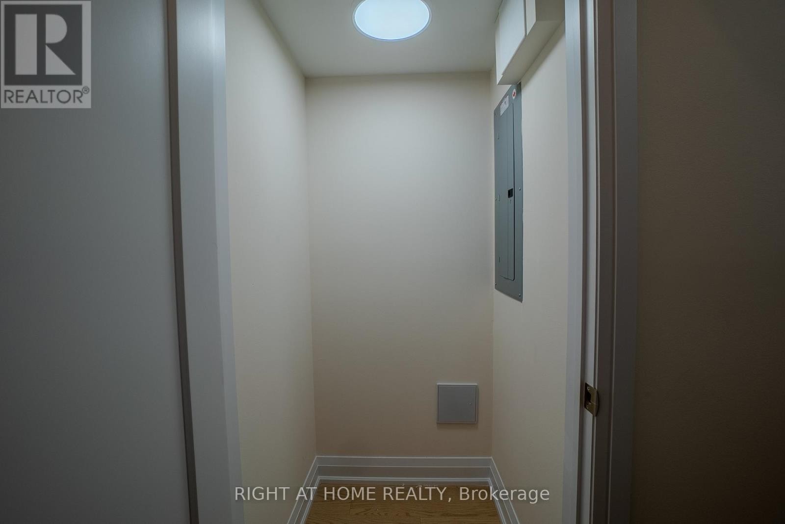 












608 - 447 WALMER ROAD

,
Toronto (Forest Hill South),




Ontario
M5P2X9

