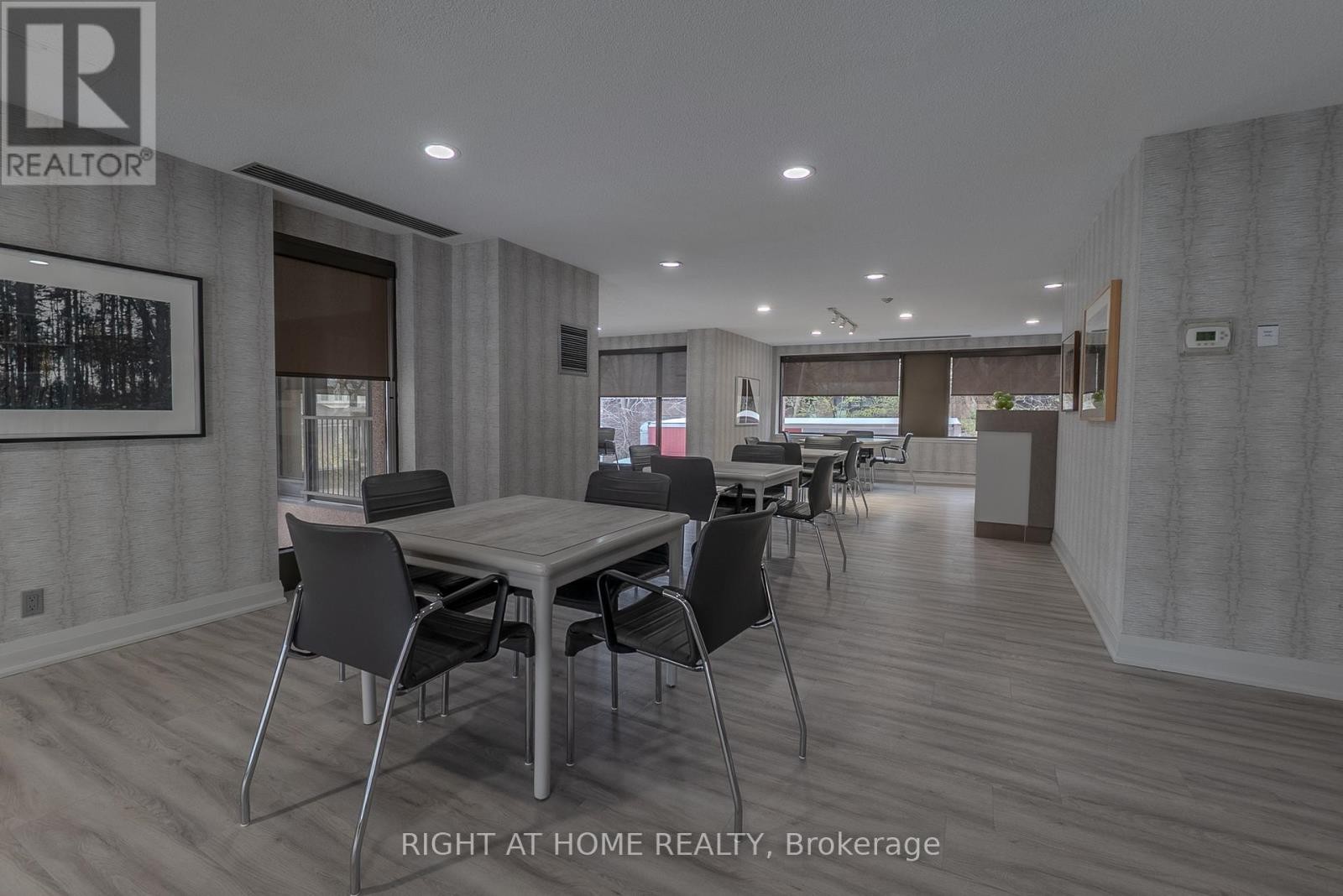 












608 - 447 WALMER ROAD

,
Toronto (Forest Hill South),




Ontario
M5P2X9

