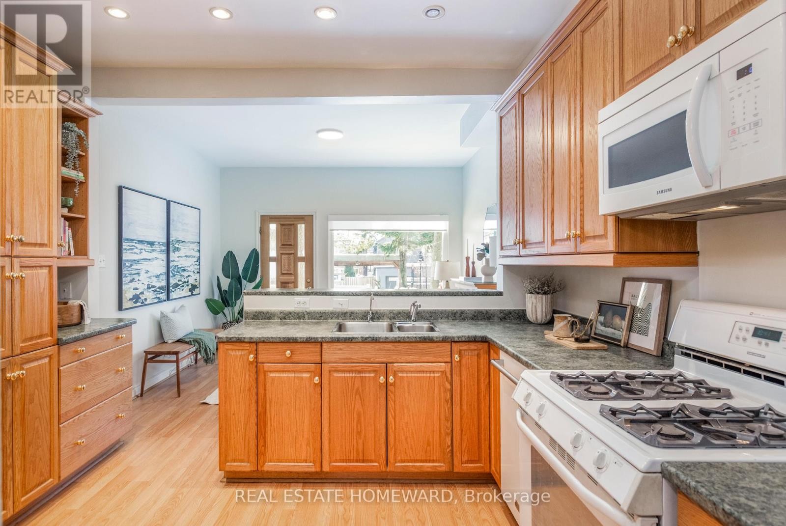 












487 DAVISVILLE AVENUE

,
Toronto (Mount Pleasant East),




Ontario
M4S1J2

