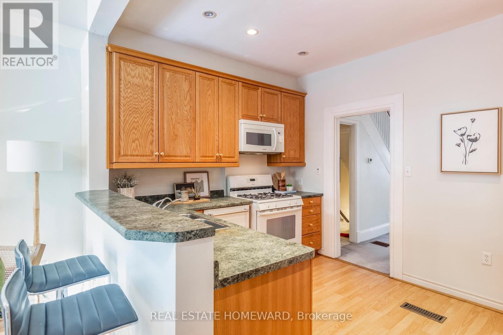 












487 DAVISVILLE AVENUE

,
Toronto (Mount Pleasant East),




Ontario
M4S1J2

