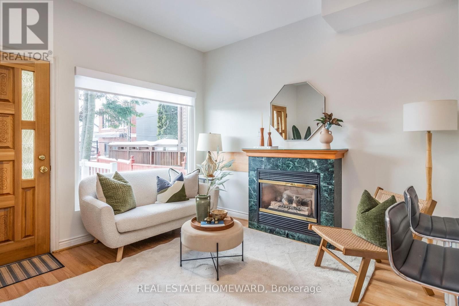 












487 DAVISVILLE AVENUE

,
Toronto (Mount Pleasant East),




Ontario
M4S1J2

