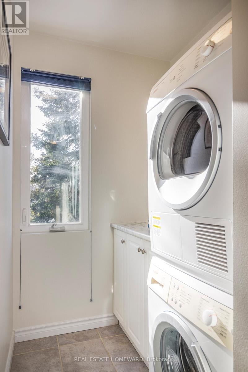 












487 DAVISVILLE AVENUE

,
Toronto (Mount Pleasant East),




Ontario
M4S1J2

