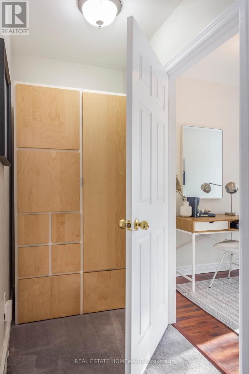 












487 DAVISVILLE AVENUE

,
Toronto (Mount Pleasant East),




Ontario
M4S1J2

