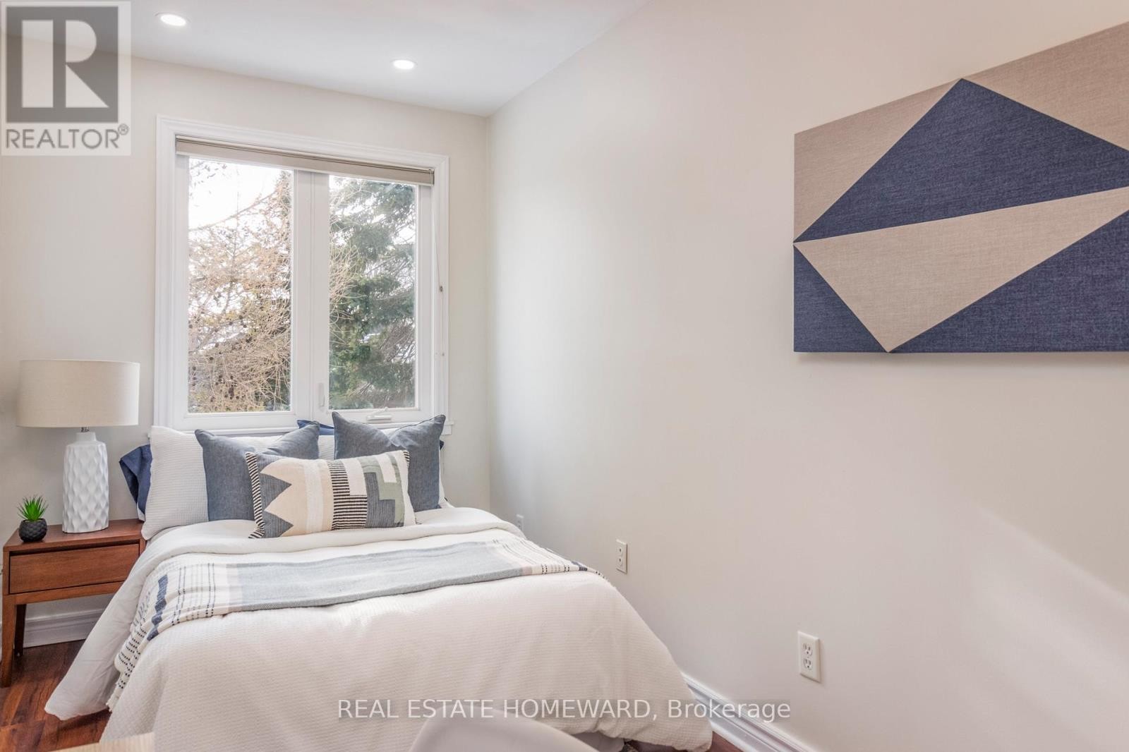 












487 DAVISVILLE AVENUE

,
Toronto (Mount Pleasant East),




Ontario
M4S1J2

