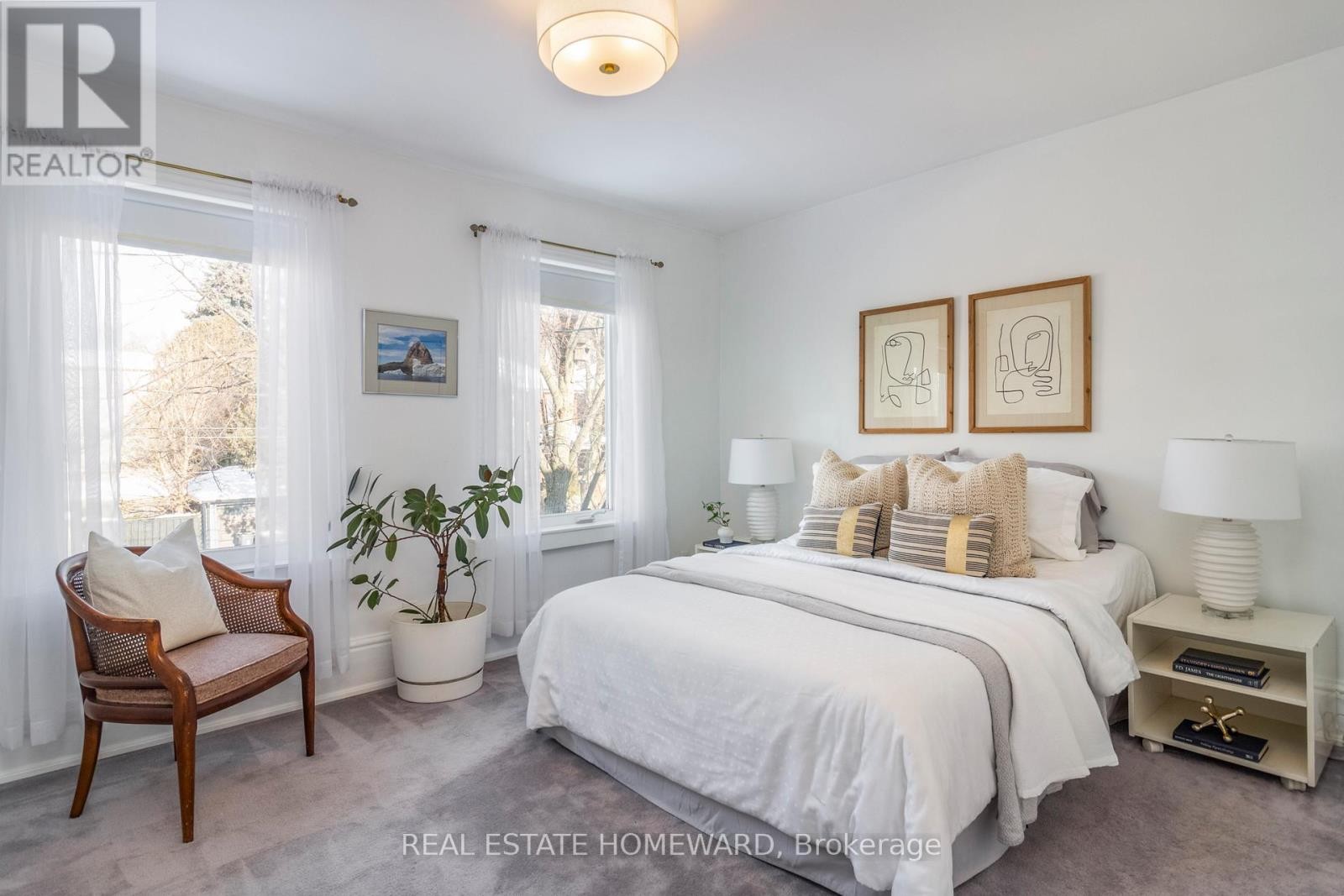 












487 DAVISVILLE AVENUE

,
Toronto (Mount Pleasant East),




Ontario
M4S1J2

