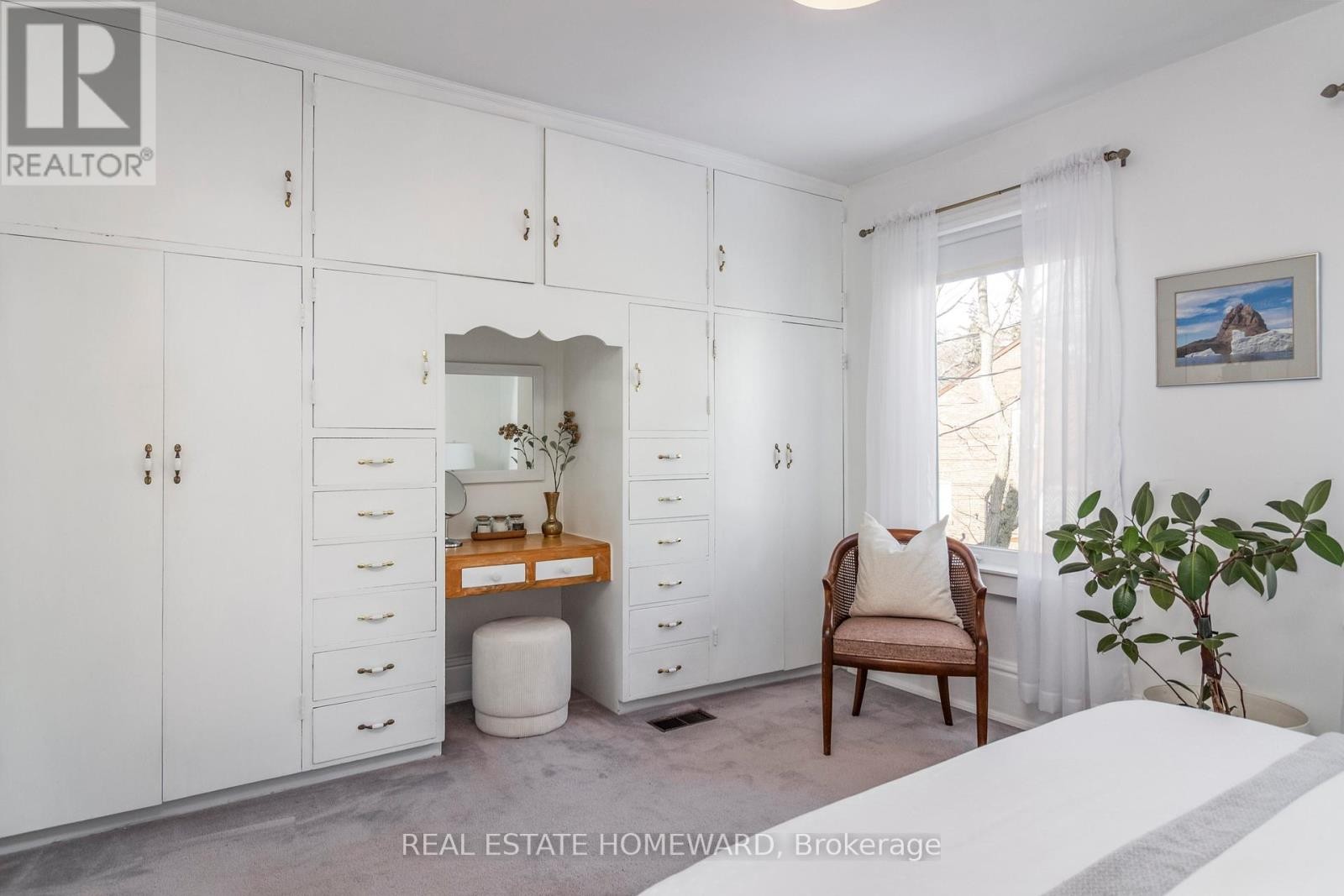 












487 DAVISVILLE AVENUE

,
Toronto (Mount Pleasant East),




Ontario
M4S1J2

