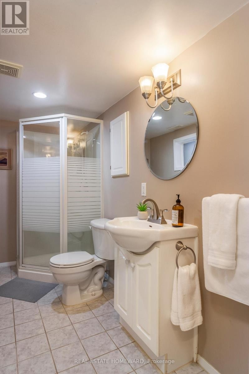 












487 DAVISVILLE AVENUE

,
Toronto (Mount Pleasant East),




Ontario
M4S1J2

