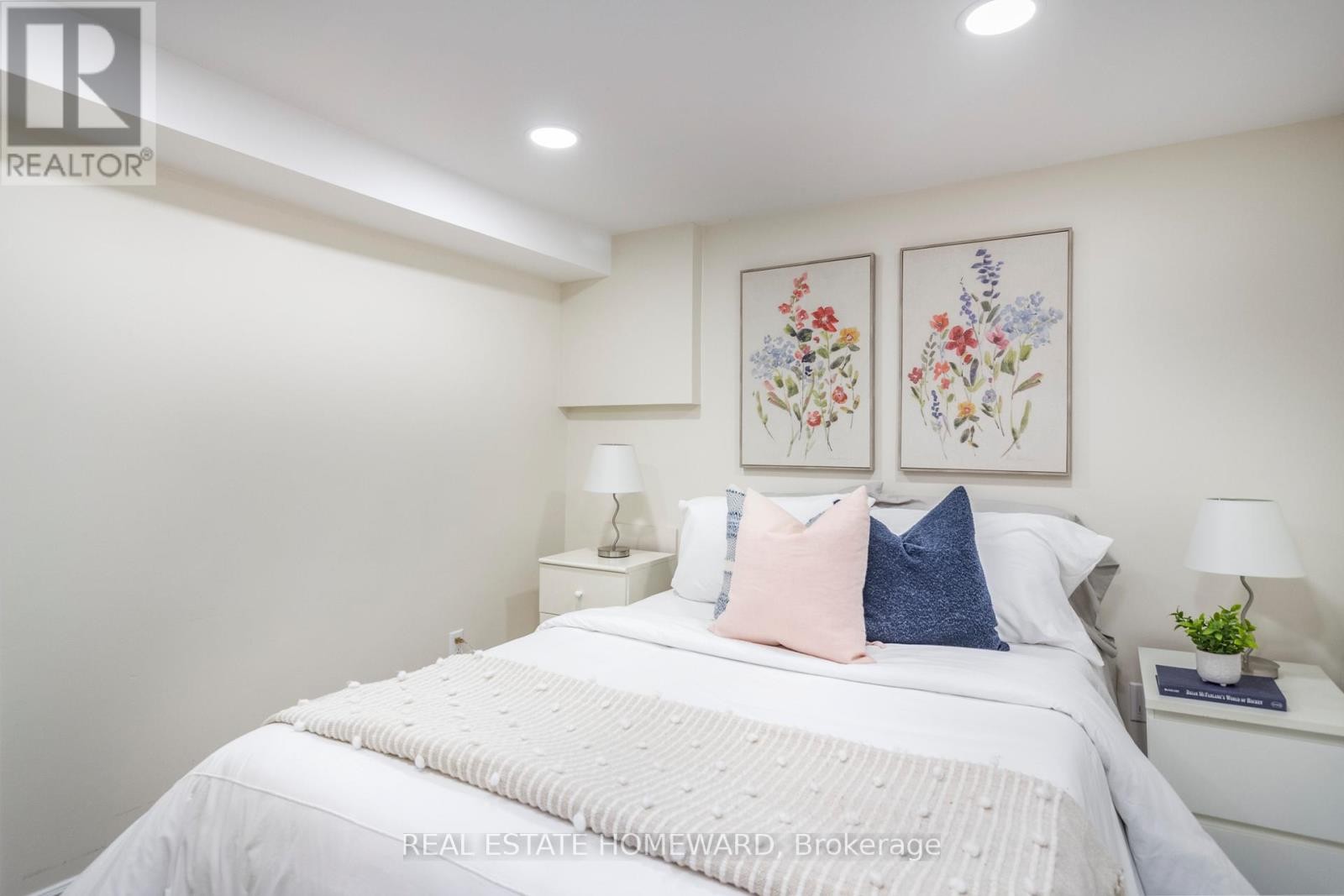 












487 DAVISVILLE AVENUE

,
Toronto (Mount Pleasant East),




Ontario
M4S1J2

