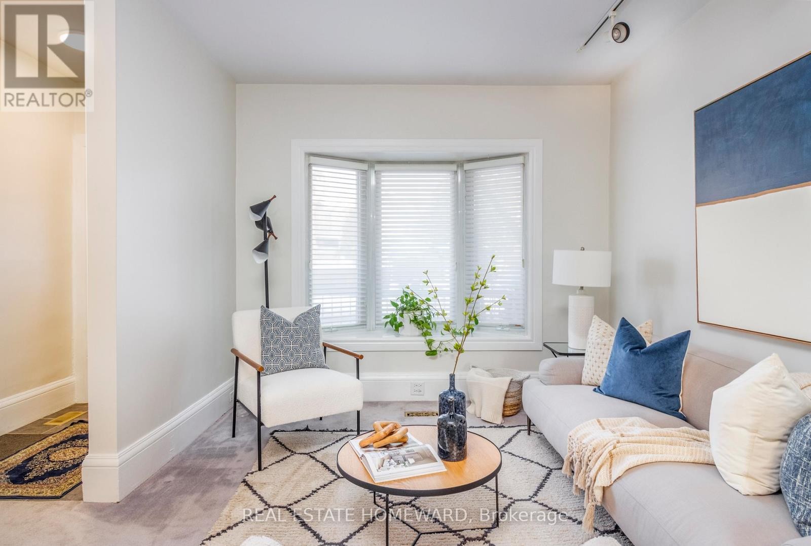 












487 DAVISVILLE AVENUE

,
Toronto (Mount Pleasant East),




Ontario
M4S1J2

