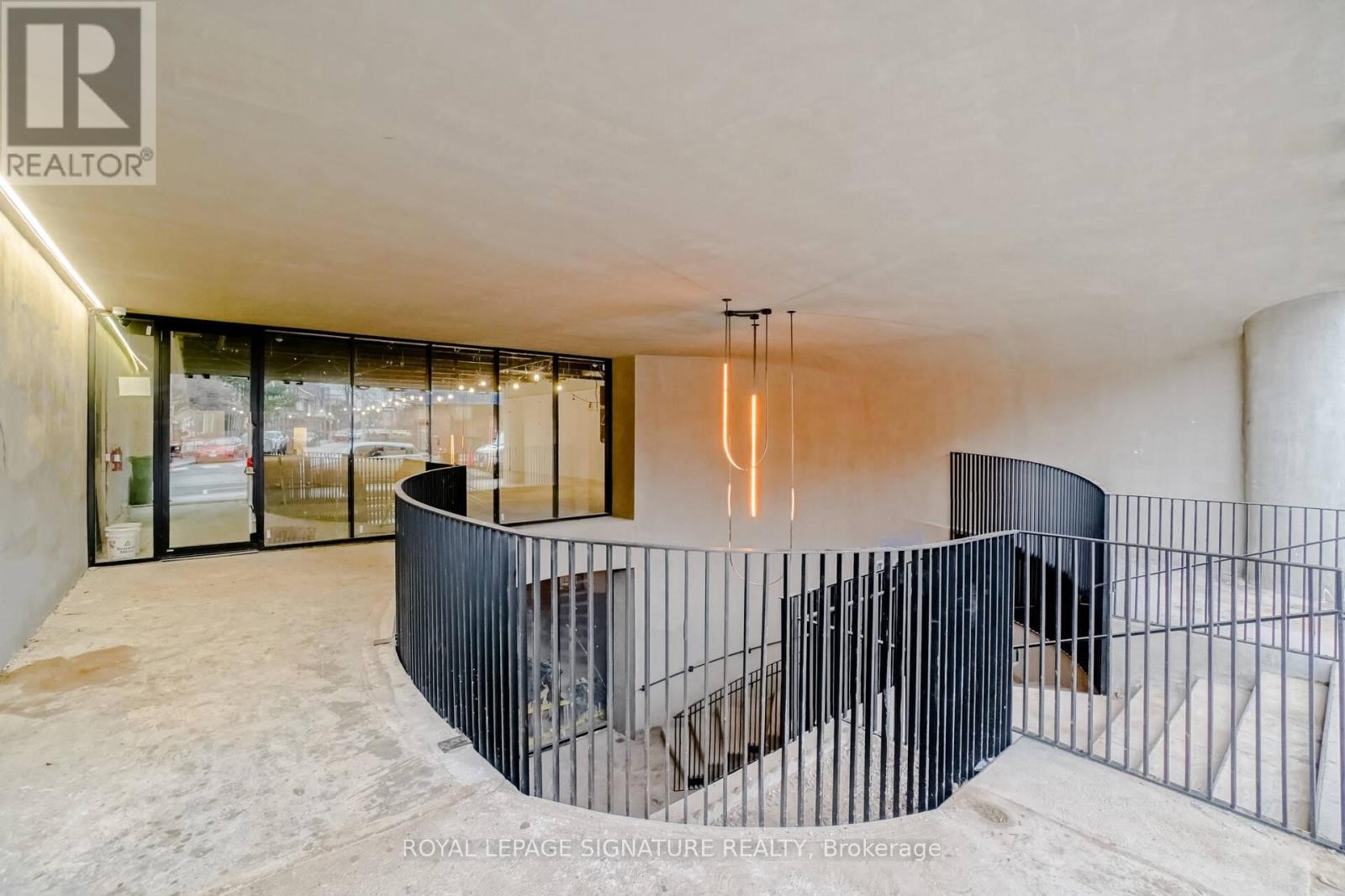 












LOWER - 1305 DUNDAS STREET W

,
Toronto (Little Portugal),




Ontario
M6J1X8

