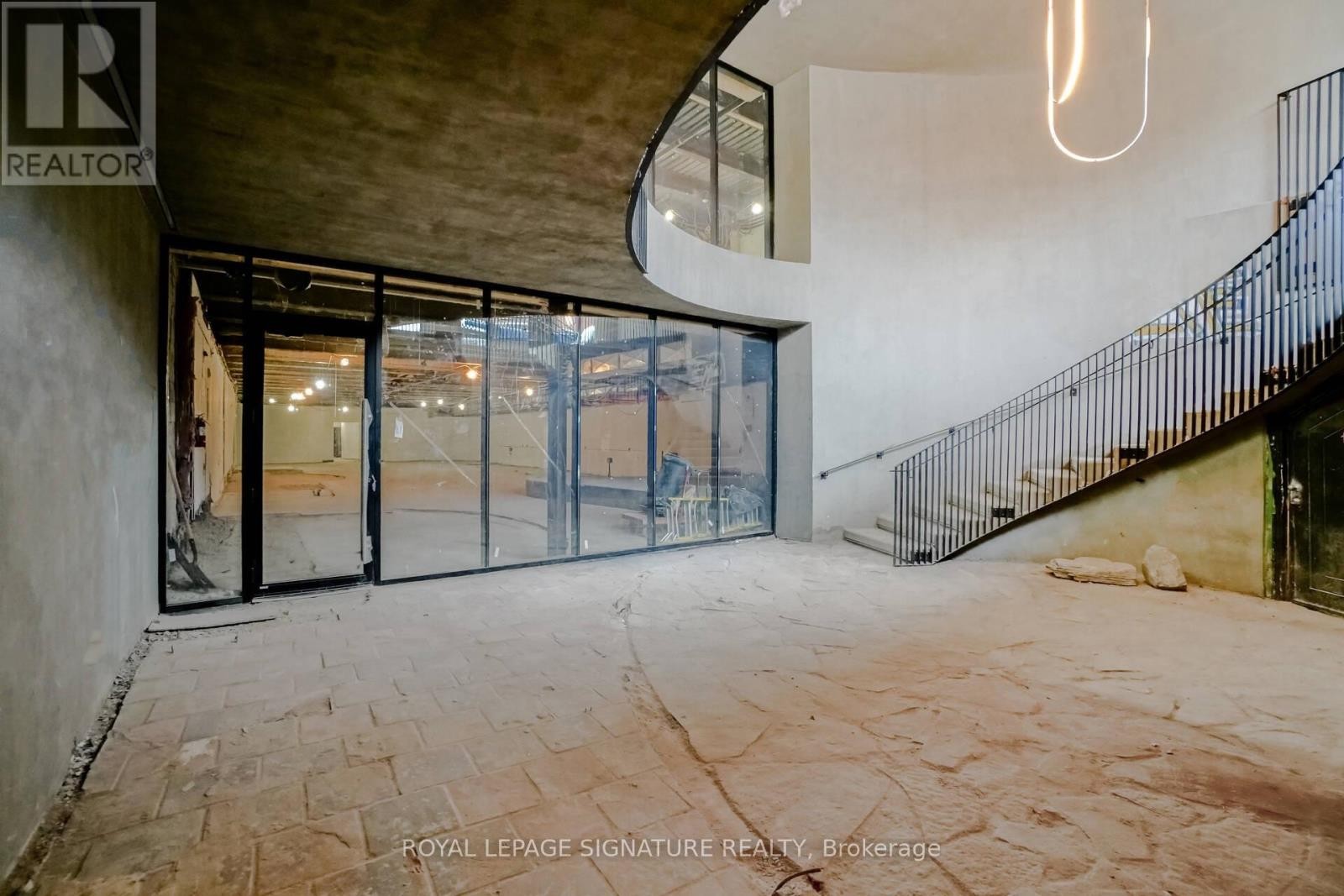 












LOWER - 1305 DUNDAS STREET W

,
Toronto (Little Portugal),




Ontario
M6J1X8

