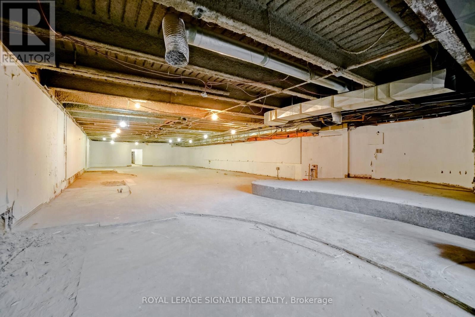 












LOWER - 1305 DUNDAS STREET W

,
Toronto (Little Portugal),




Ontario
M6J1X8

