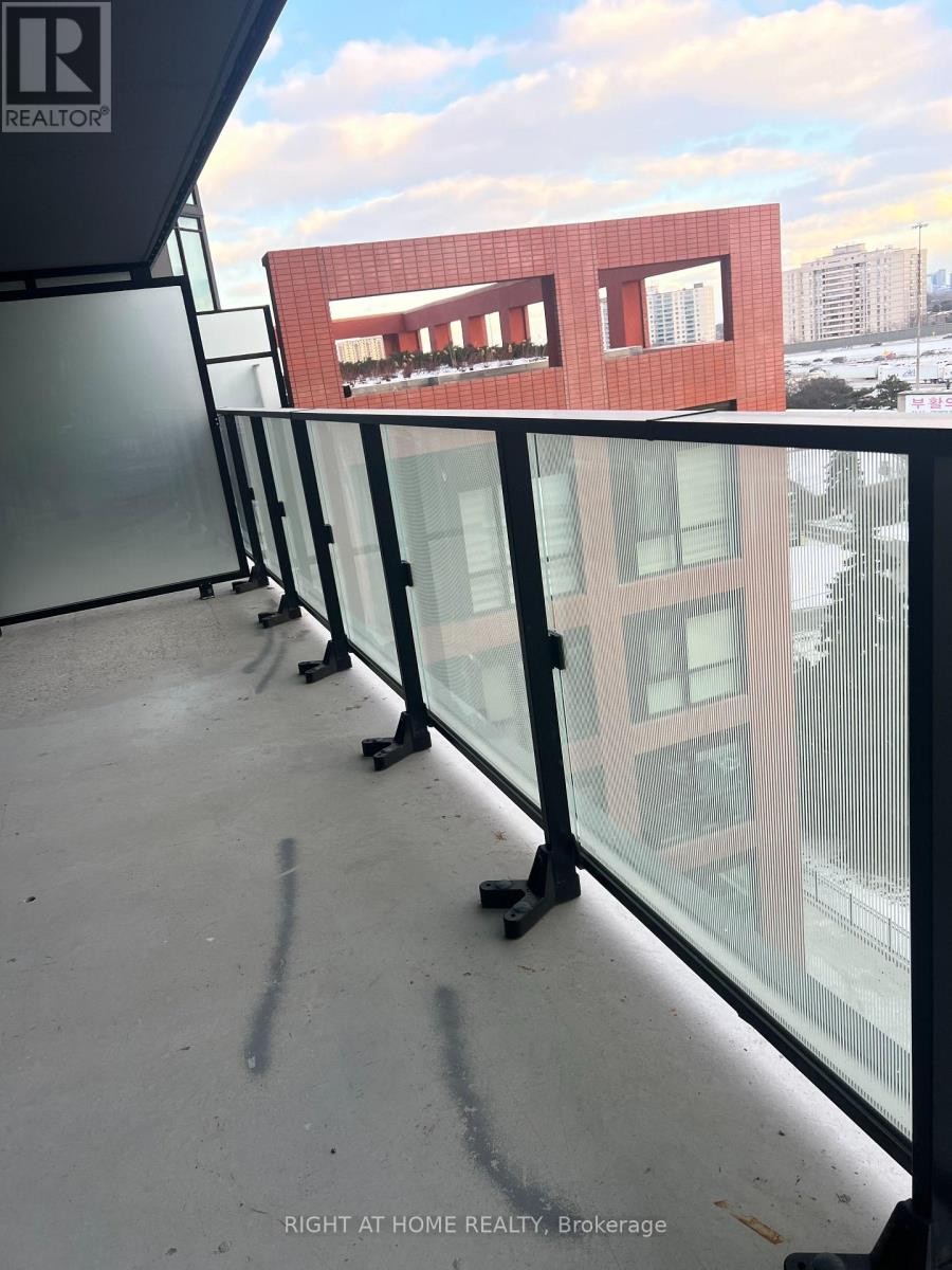 












708 - 8 TIPPETT ROAD S

,
Toronto (Clanton Park),




Ontario
M3H0E7

