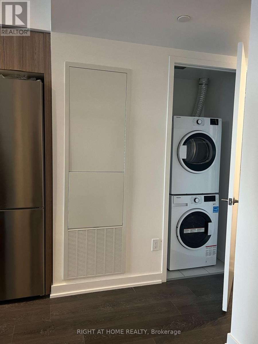 












708 - 8 TIPPETT ROAD S

,
Toronto (Clanton Park),




Ontario
M3H0E7

